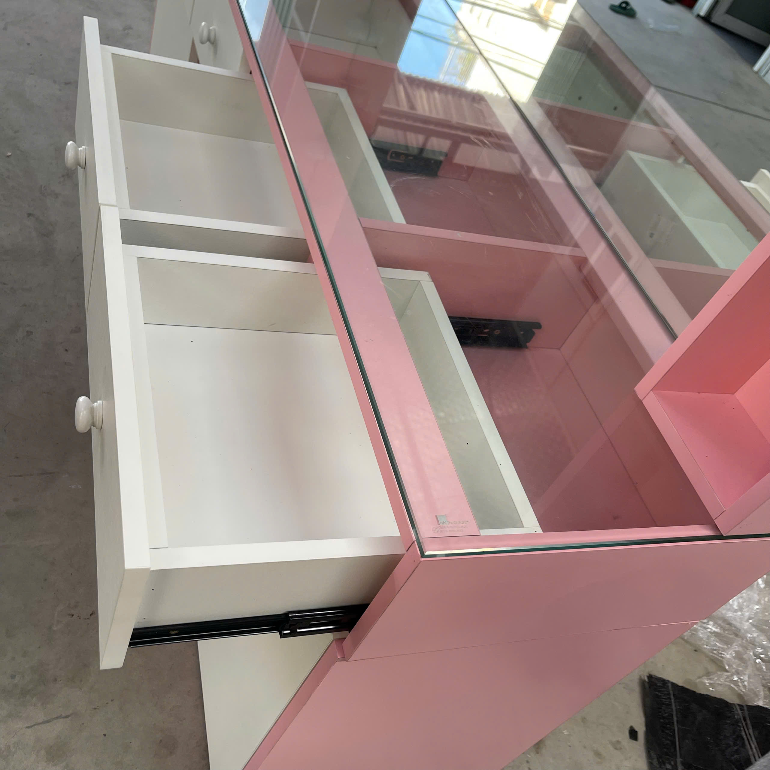 Bàn trang điểm MDF phủ Melamine có gương và ngăn để mỹ phẩm, thiết kế thanh lịch, thương hiệu KN Home Decor
