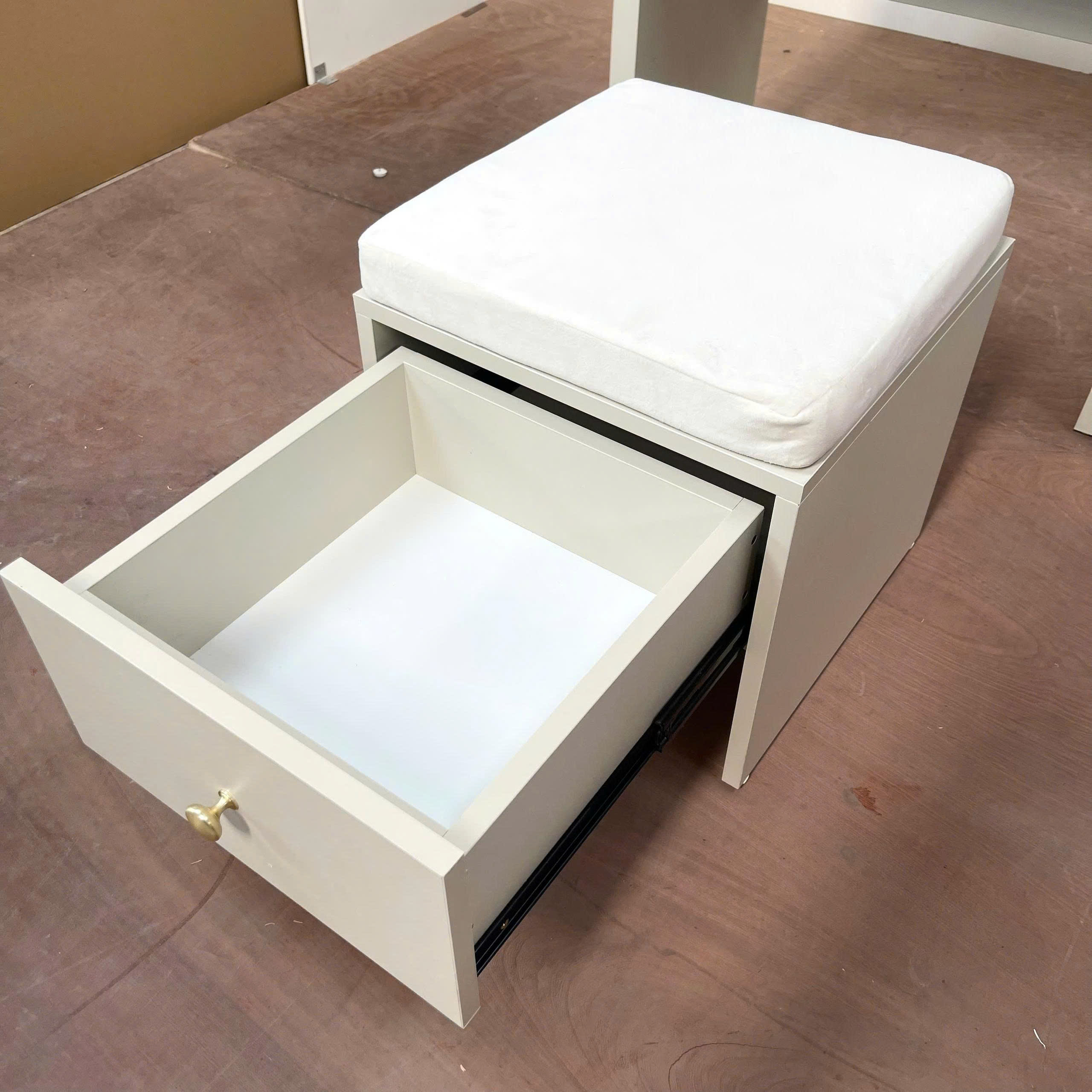 Bàn phấn hiện đại màu trắng
