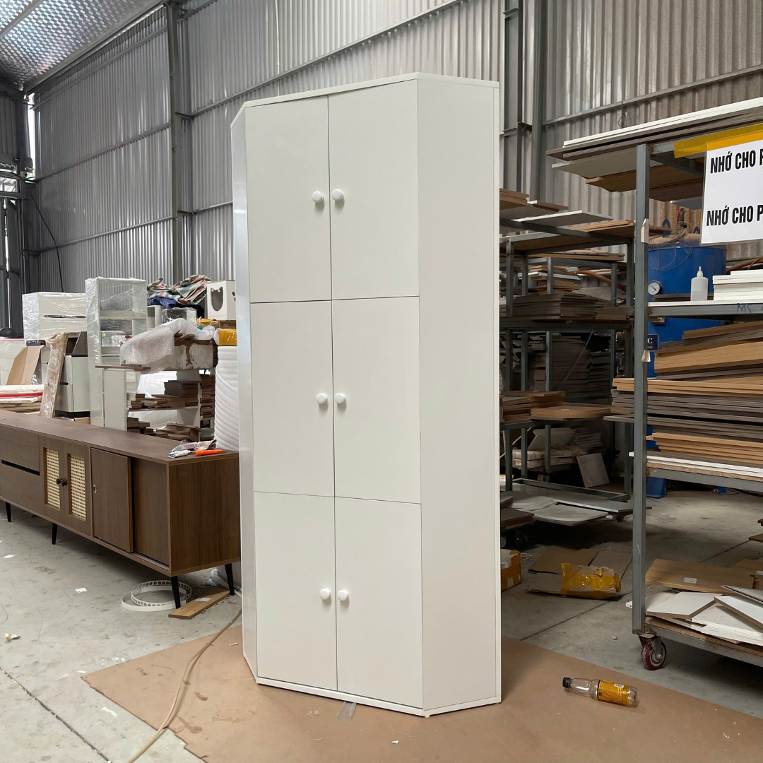 Kệ góc MDF phủ Melamine nhiều tầng, giúp tận dụng góc tường hiệu quả, thương hiệu KN Home Decor.