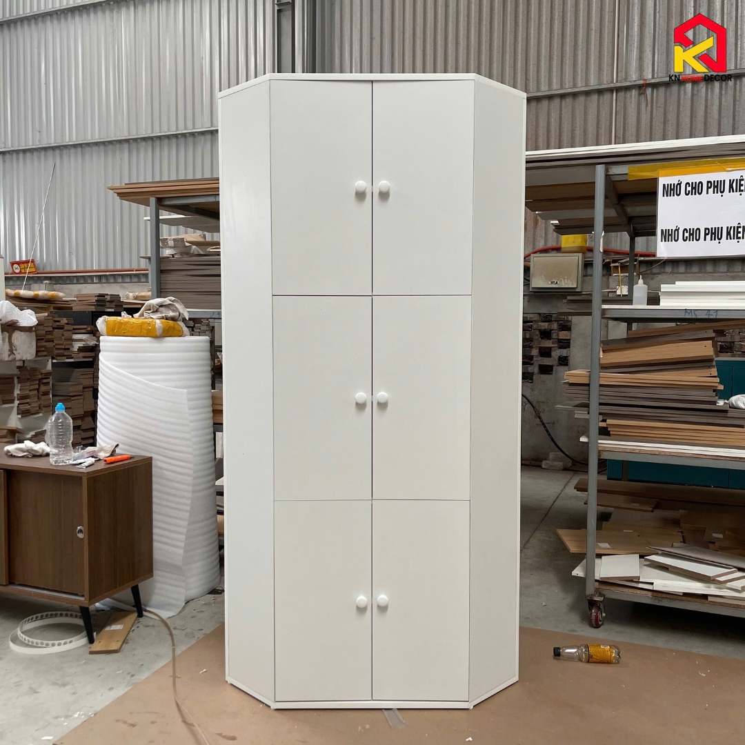 Kệ góc MDF phủ Melamine nhiều tầng, giúp tận dụng góc tường hiệu quả, thương hiệu KN Home Decor.