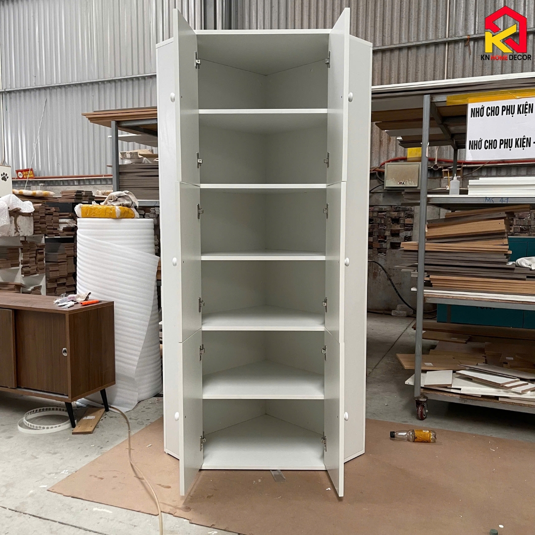 Kệ góc MDF phủ Melamine nhiều tầng, giúp tận dụng góc tường hiệu quả, thương hiệu KN Home Decor.