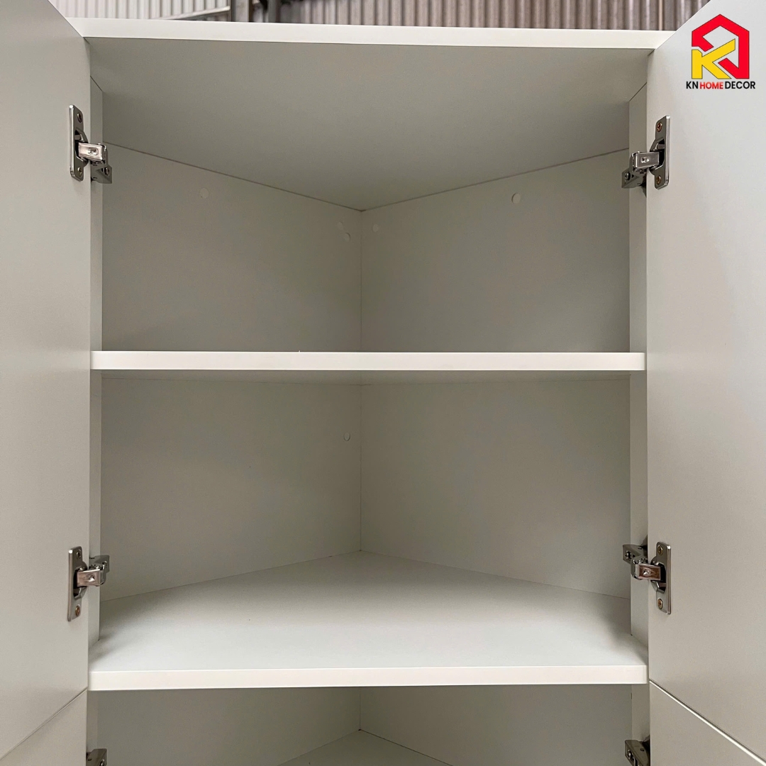Kệ góc MDF phủ Melamine nhiều tầng, giúp tận dụng góc tường hiệu quả, thương hiệu KN Home Decor.