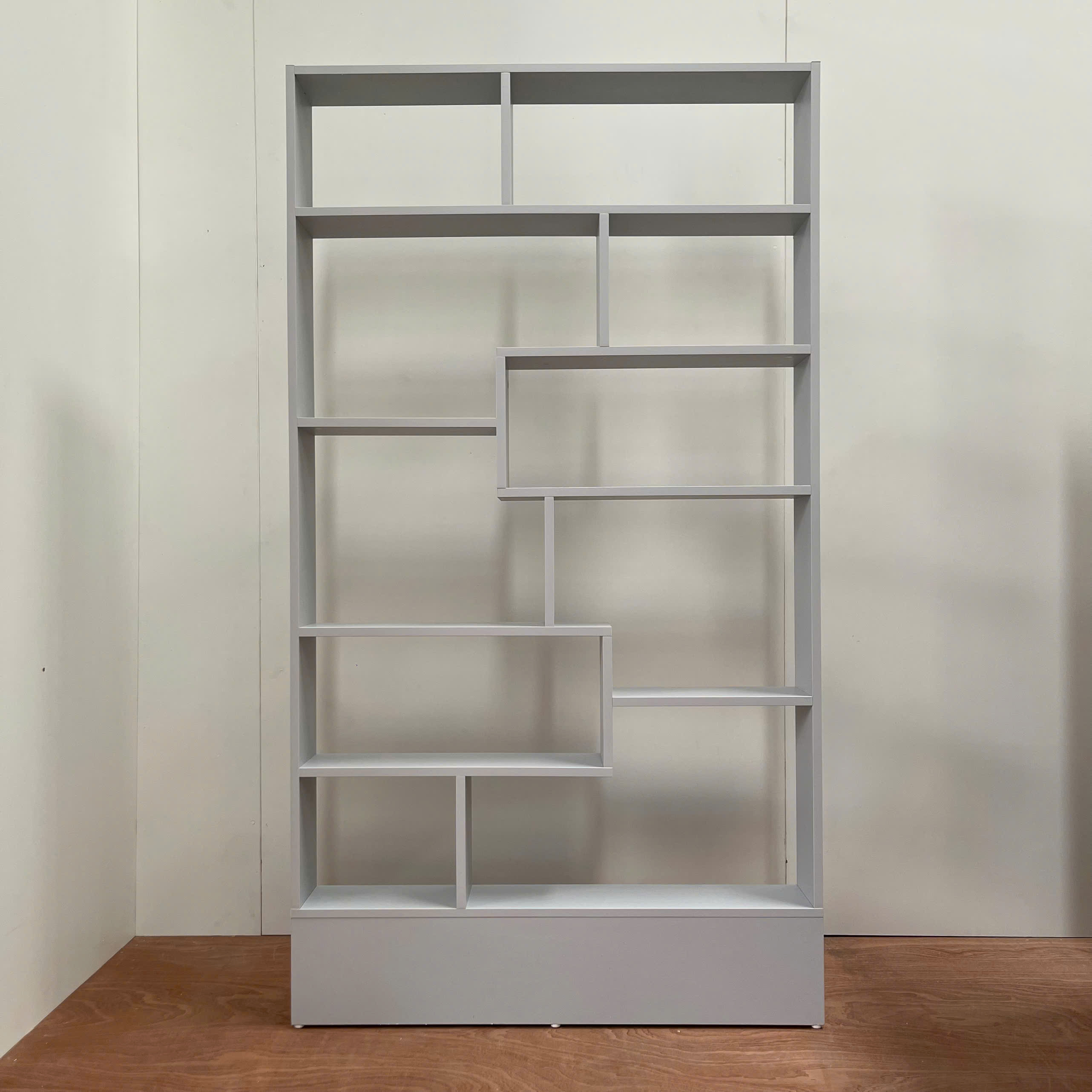 Kệ Sách Trang Trí MDF Melamine 100x15x180cm Thiết Kế So Le Hiện Đại KN Home Decor