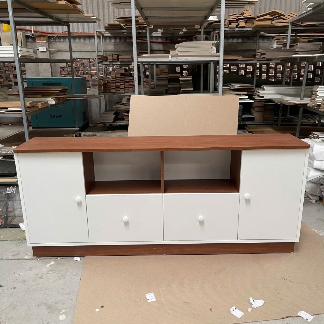 Kệ tivi MDF thiết kế gọn gàng phù hợp chung cư