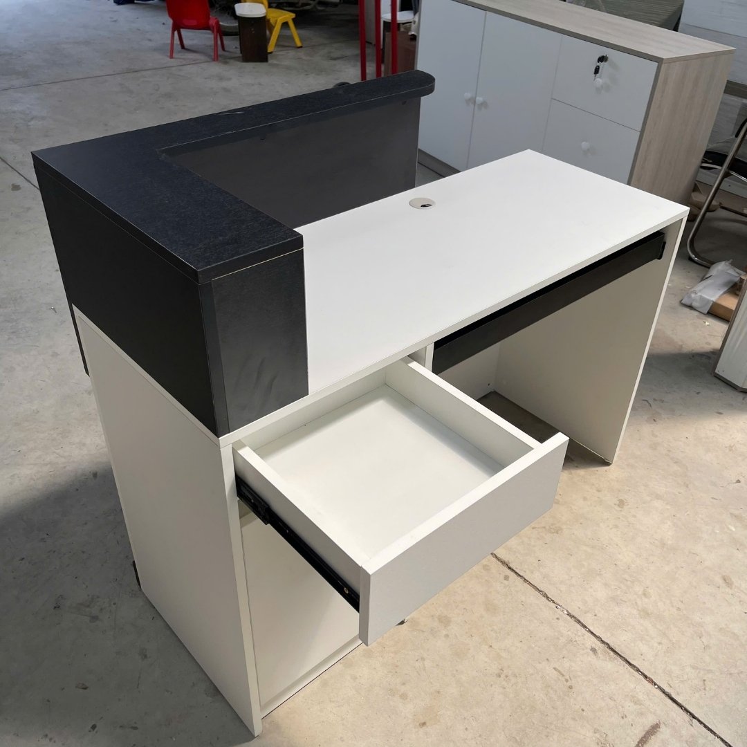 quầy tiếp khách showroom