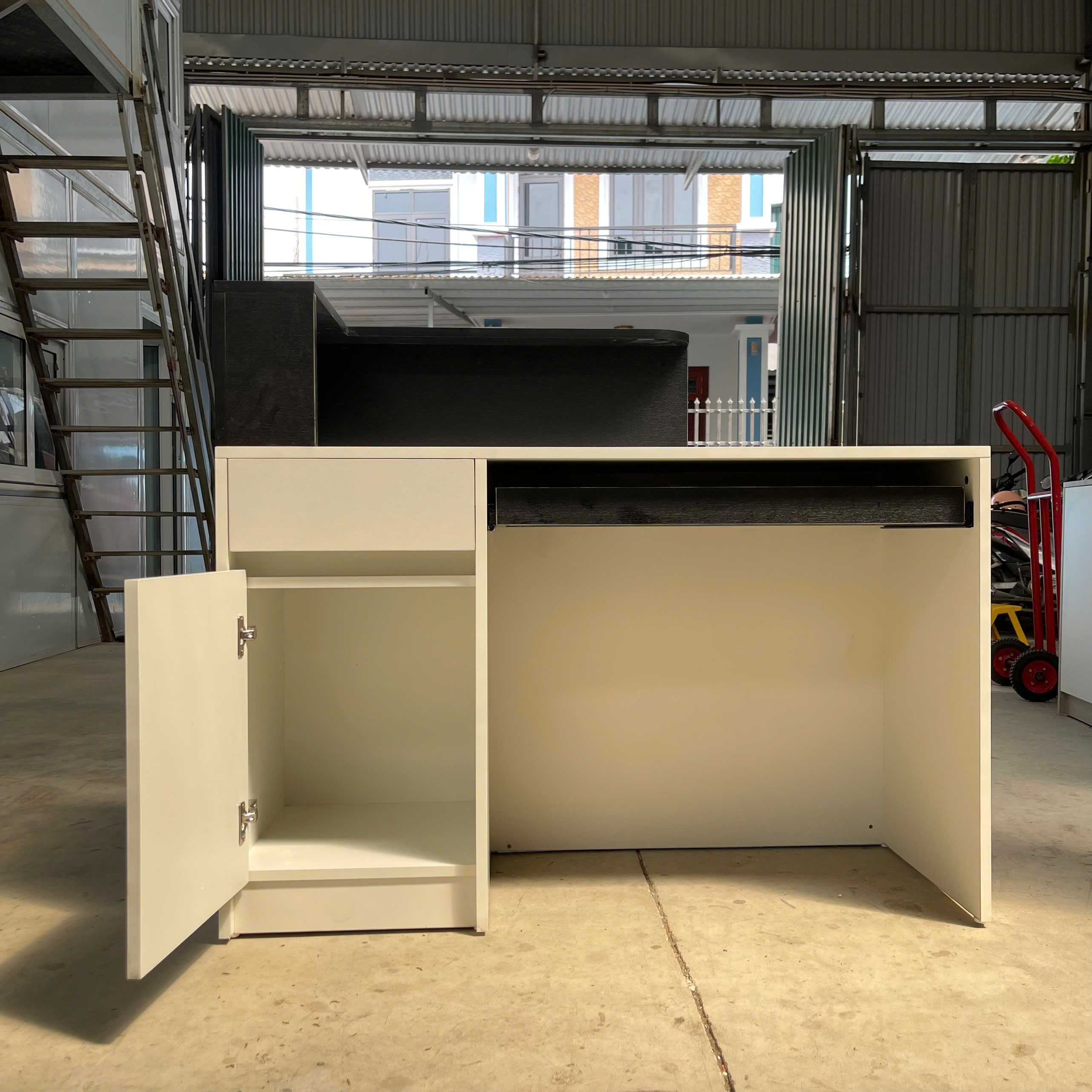 bàn thu ngân cửa hàng