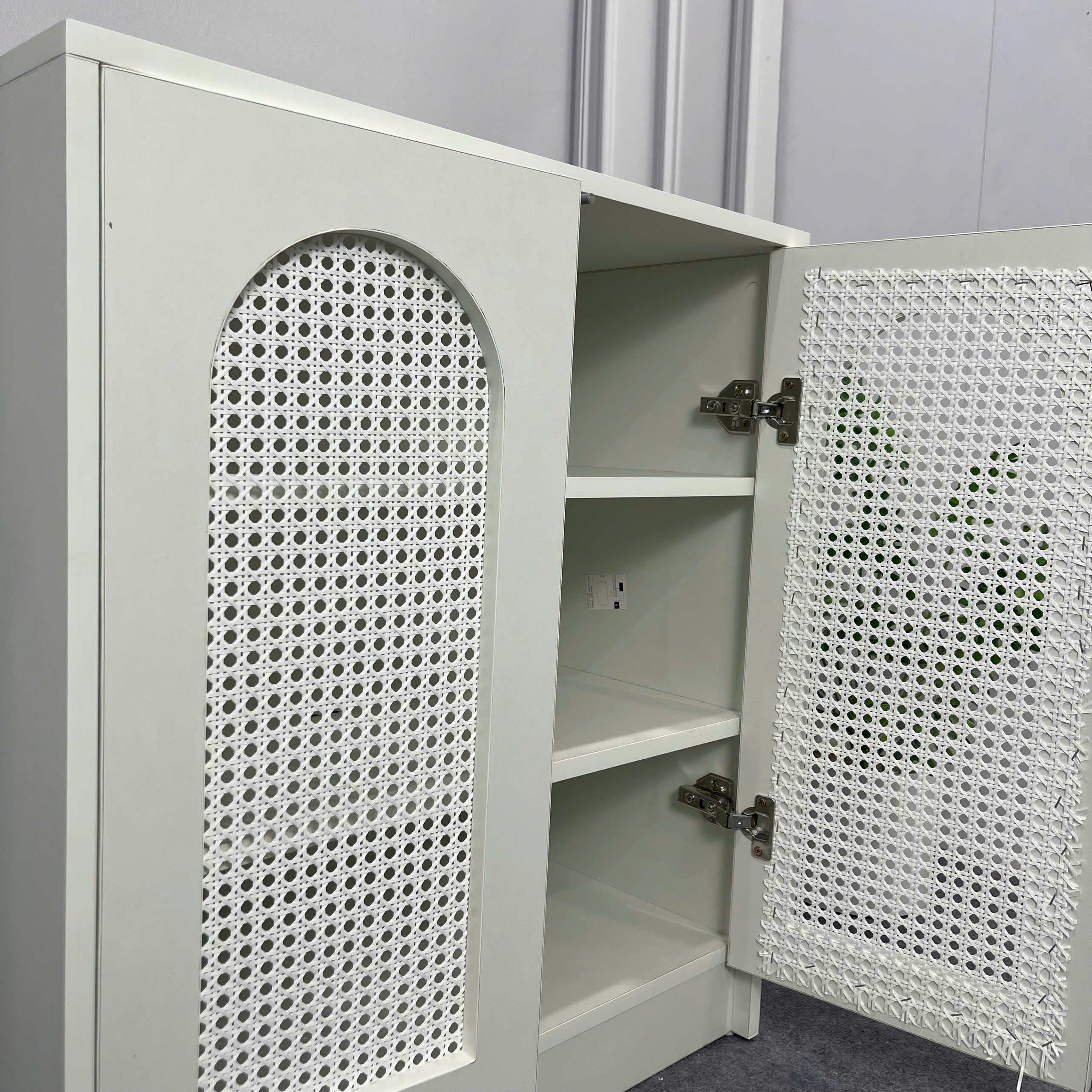 Tủ đa năng gỗ MDF phủ Melamine phối cánh mây nhựa đan thông thoáng, thiết kế hiện đại, thương hiệu KN Home Decor.