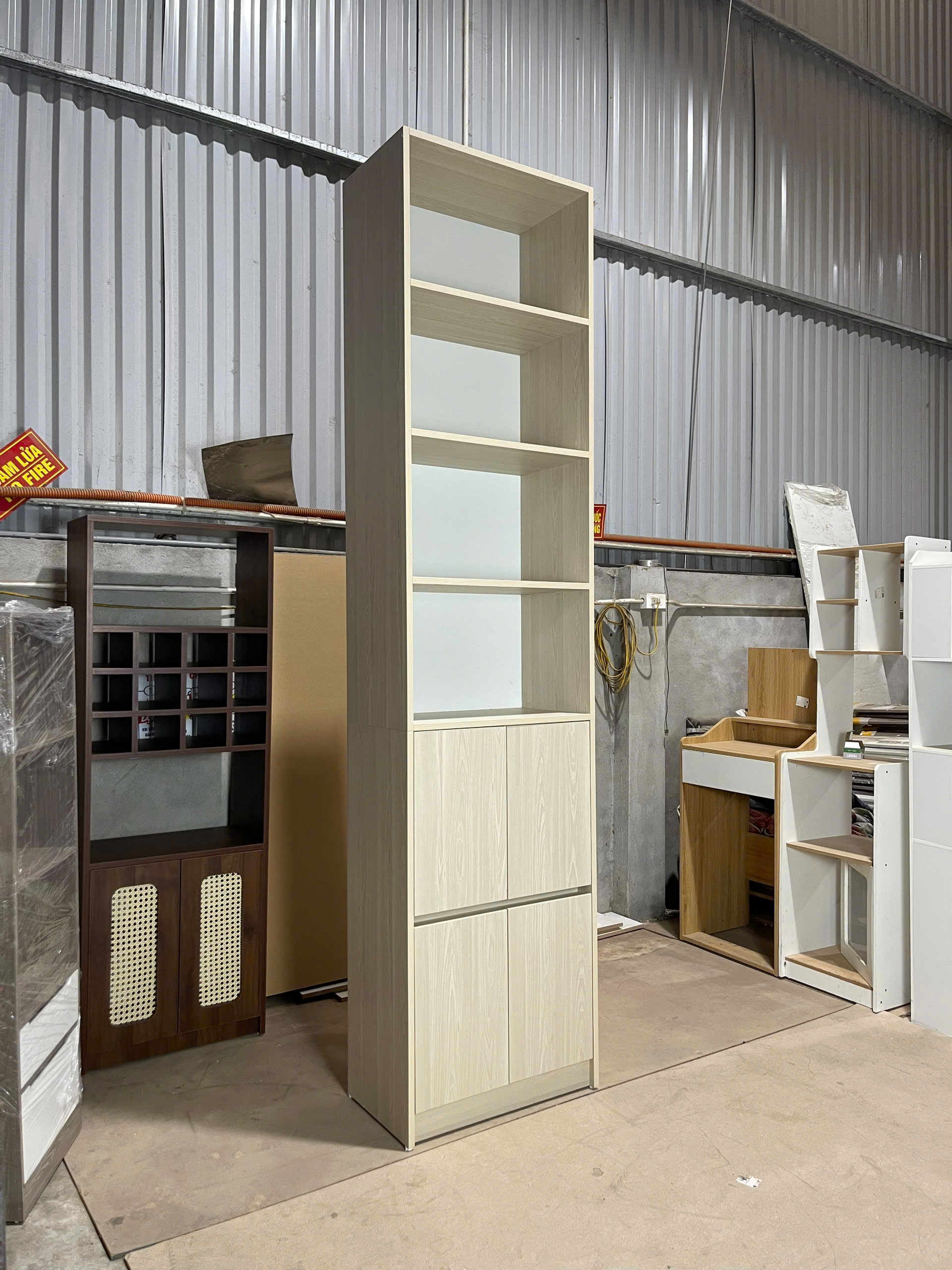 tu luu tru cao 2m5 cho can ho chung cu