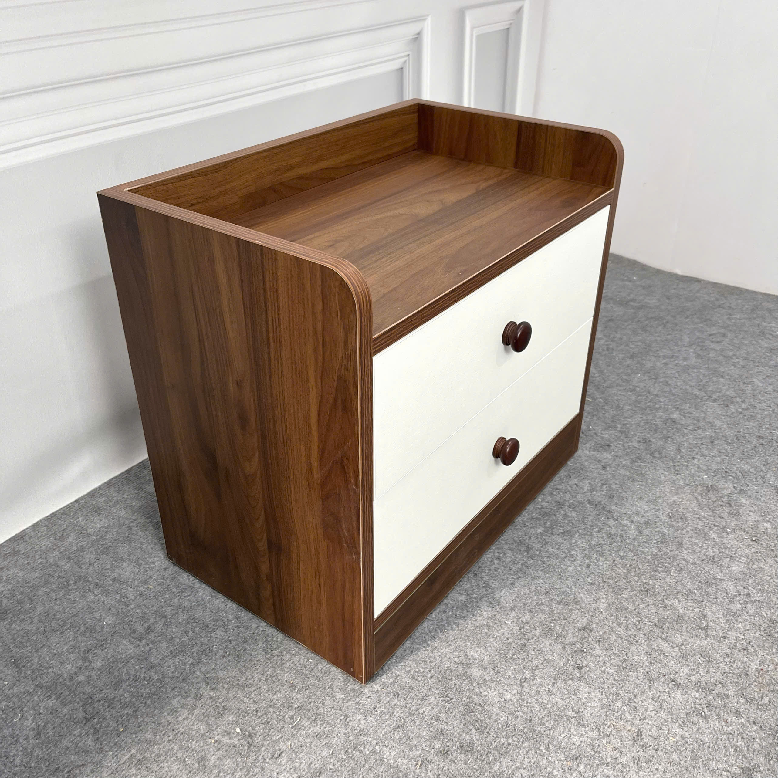 tủ đầu giường để đèn ngủ