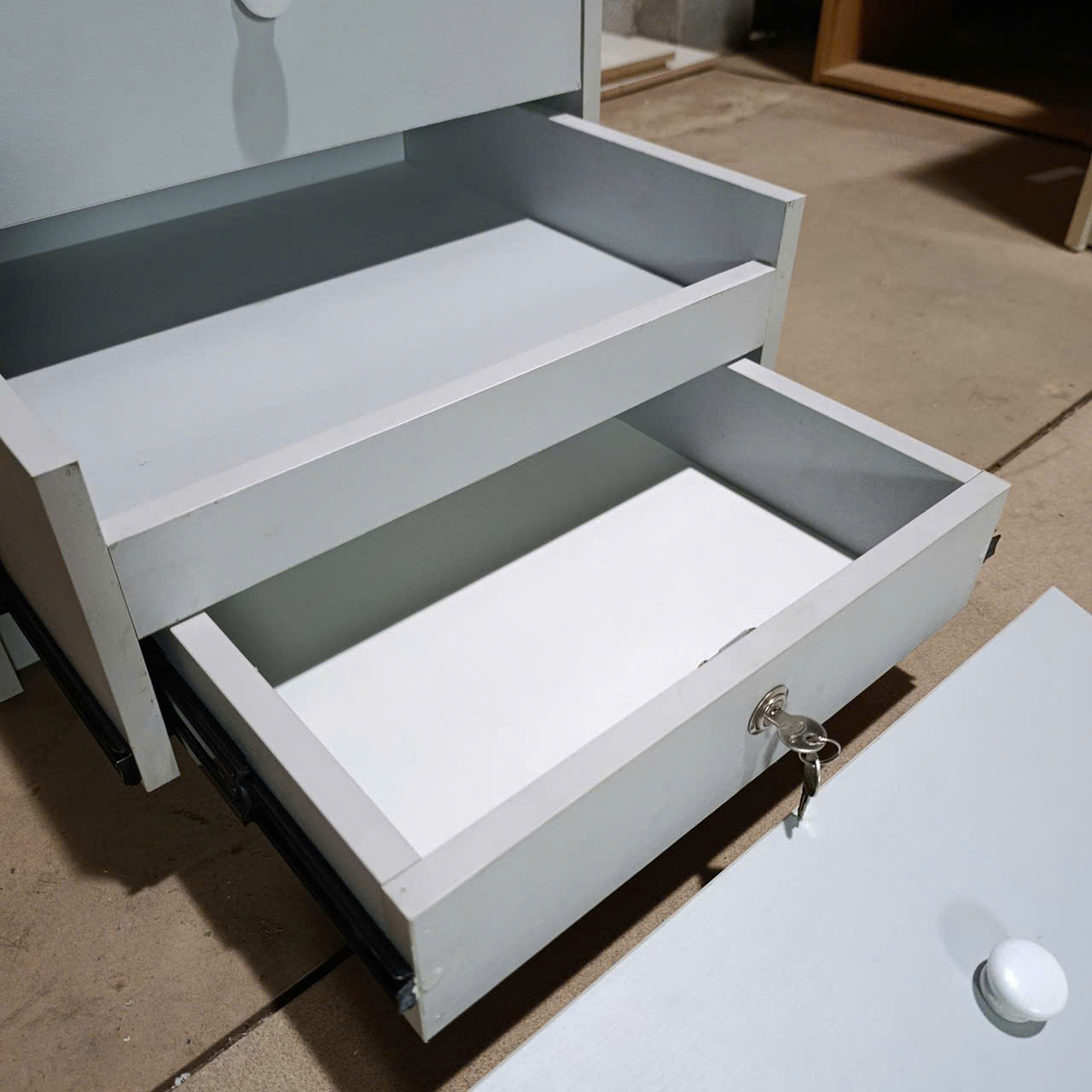 tu dau giuong go cong nghiep hien dai