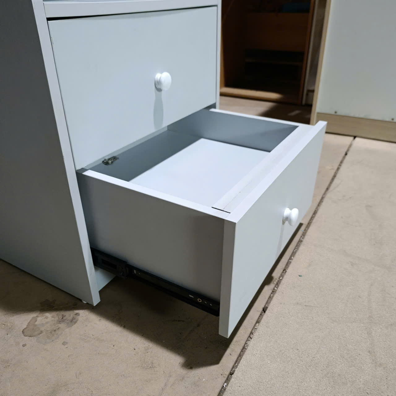 tu dau giuong co khoa an toan