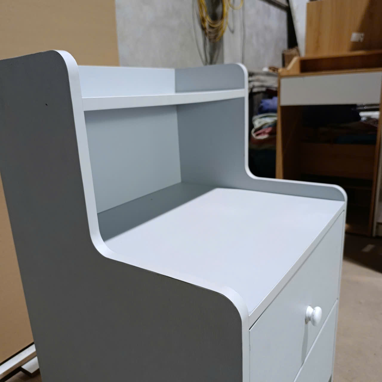 tu dau giuong mau trang don gian dep