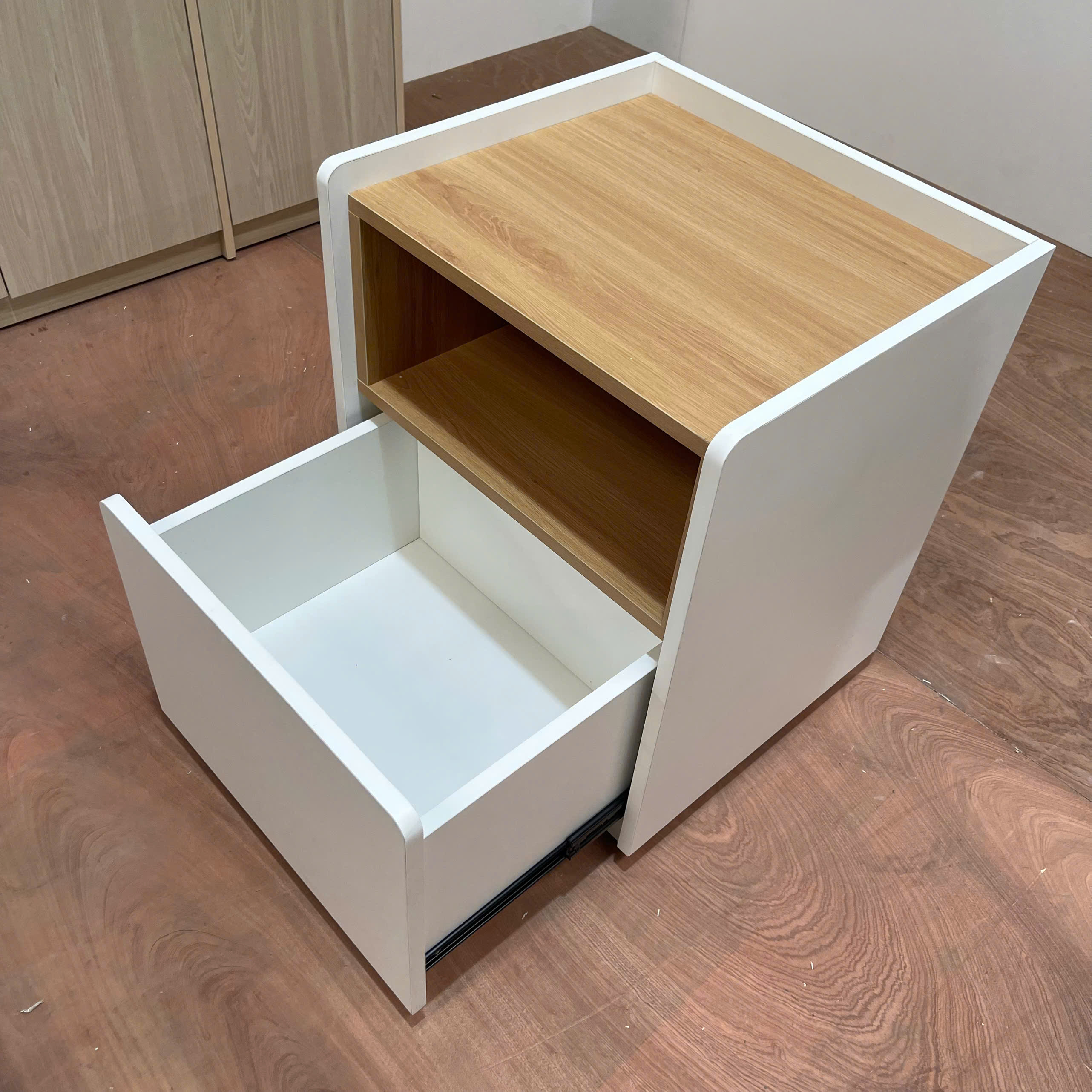 Tủ Đầu Giường MDF Melamine 50x45x60cm Cánh Mở Kèm Hộc Trang Trí KN Home Decor