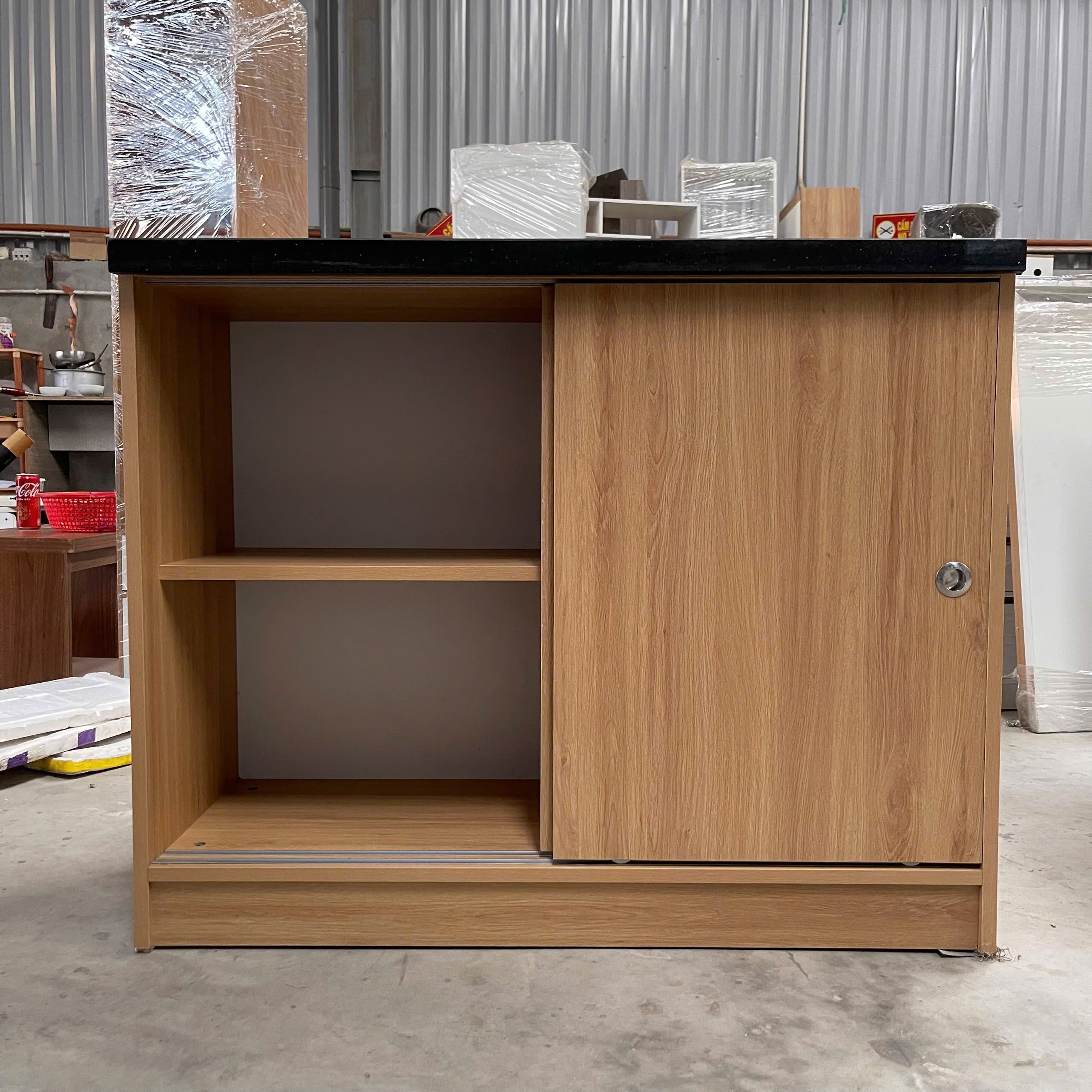 Tủ bếp MDF phủ Melamine đa ngăn, thiết kế gọn gàng, thương hiệu KN Home Decor.