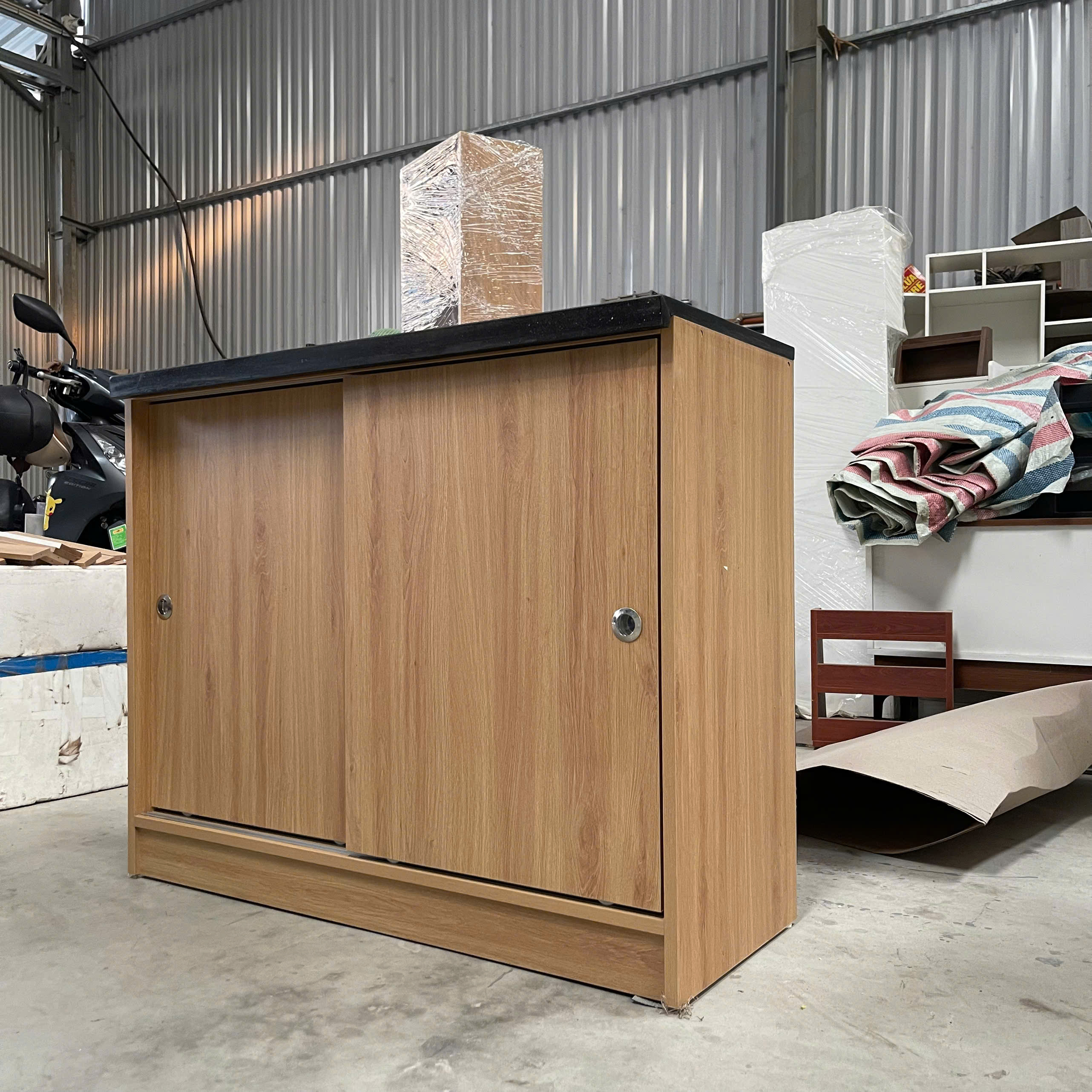 Tủ bếp MDF phủ Melamine đa ngăn, thiết kế gọn gàng, thương hiệu KN Home Decor.