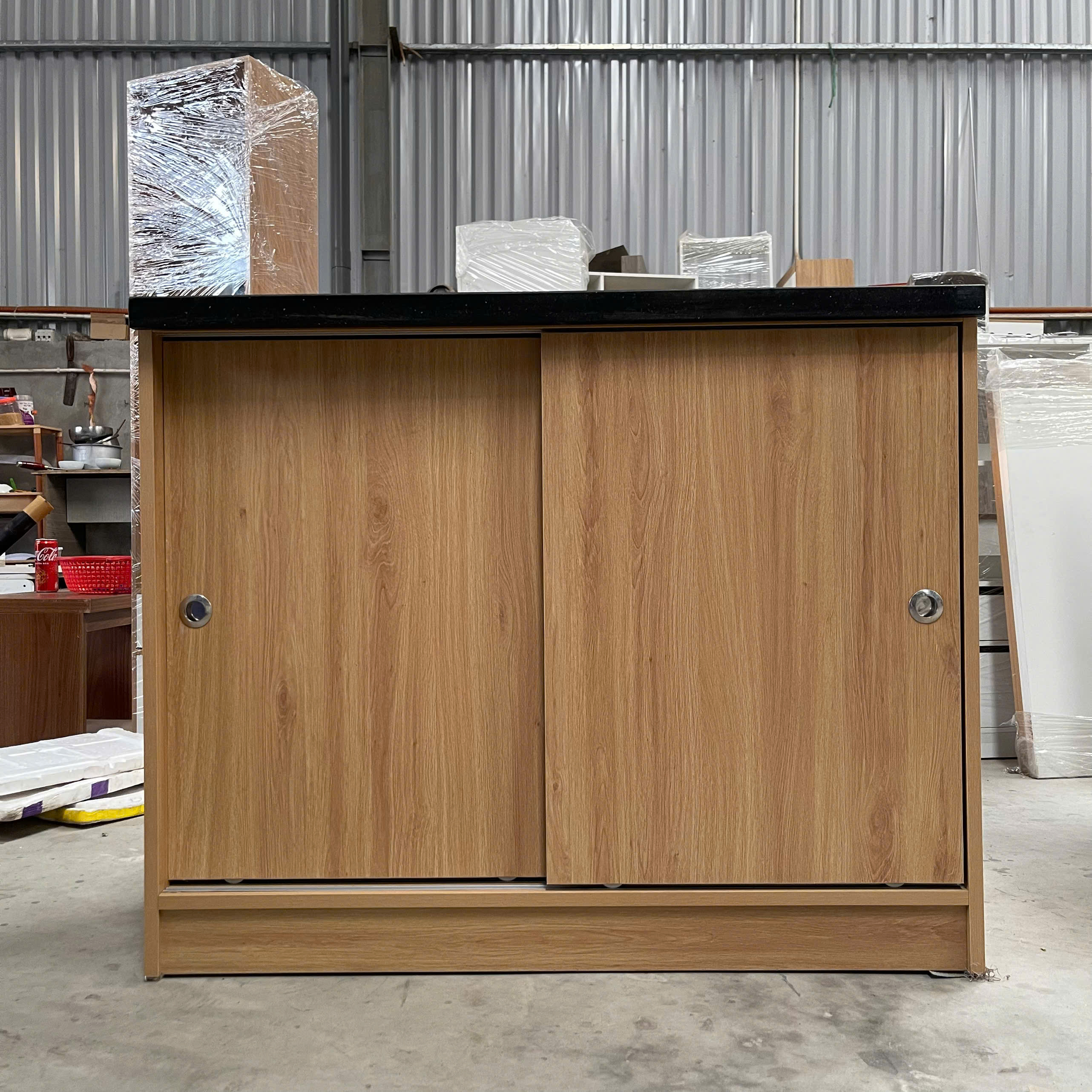 Tủ bếp MDF phủ Melamine đa ngăn, thiết kế gọn gàng, thương hiệu KN Home Decor.