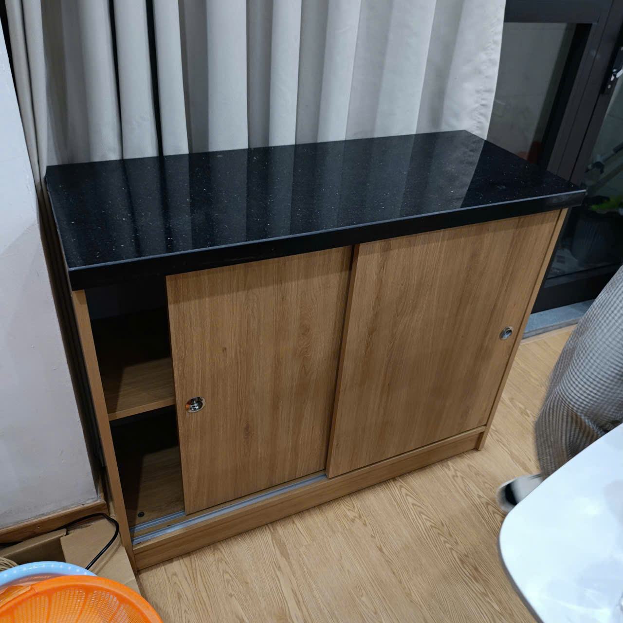 Tủ bếp MDF phủ Melamine đa ngăn, thiết kế gọn gàng, thương hiệu KN Home Decor.