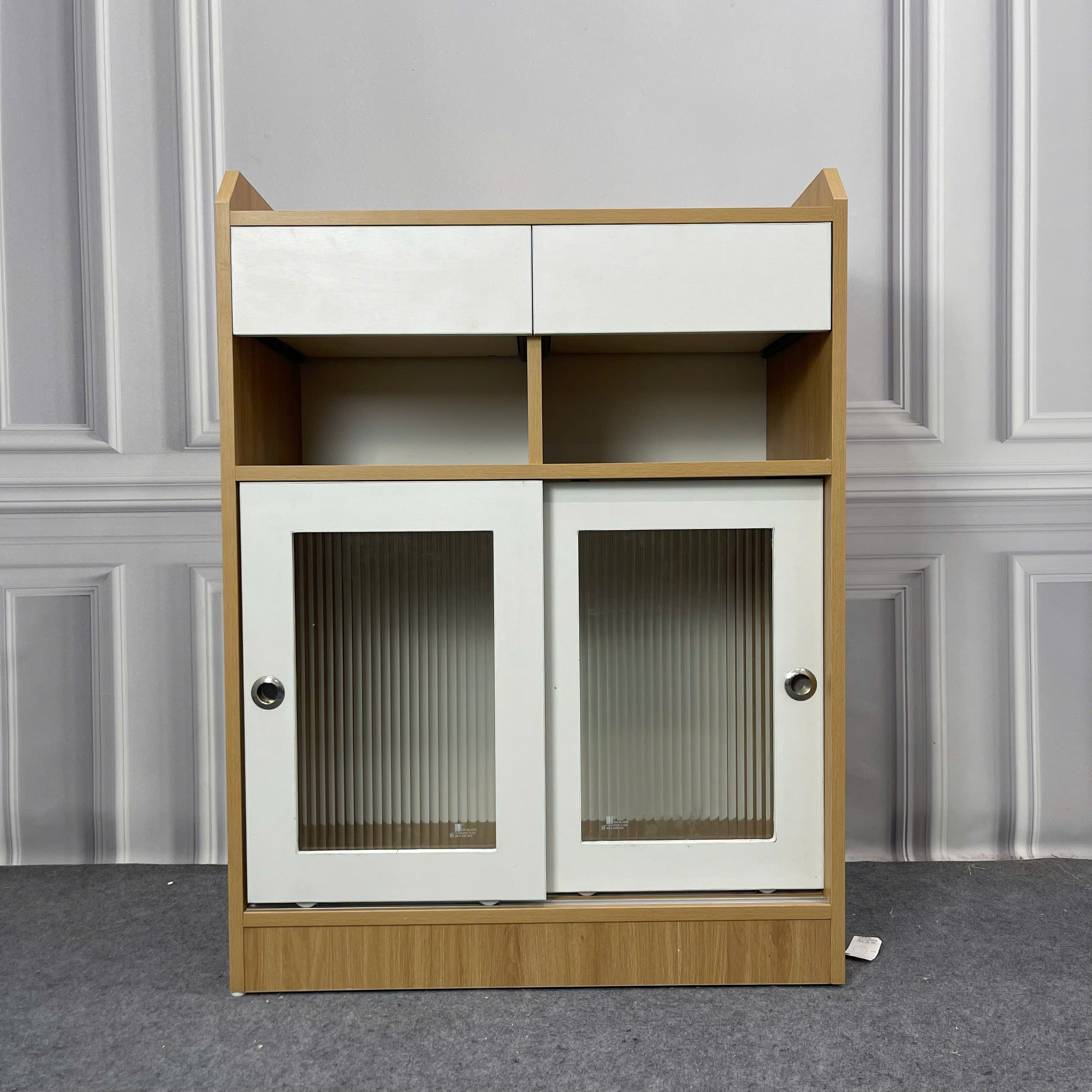 Tủ bếp cánh trượt kính cường lực sọc