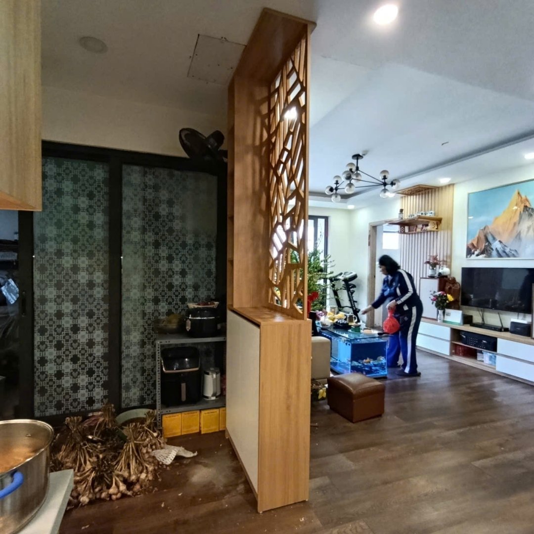 Tủ kết hợp vách CNC phù hợp cho căn hộ chung cư hiện đại.