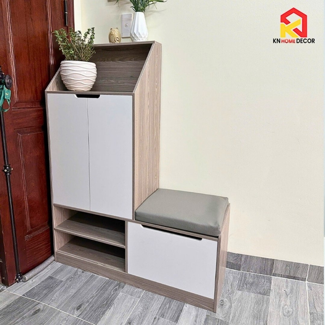 “Tủ giày lắp ráp gỗ MDF phủ Melamine dày 12-15mm, kích thước R90C120S33cm, có đệm ngồi bọc da tiện dụng. Thiết kế hiện đại, nhỏ gọn, 4 màu sắc: trắng, gỗ sồi vàng, vân gỗ xám, nâu óc chó. Phù hợp cho chung cư, nhà phố.”