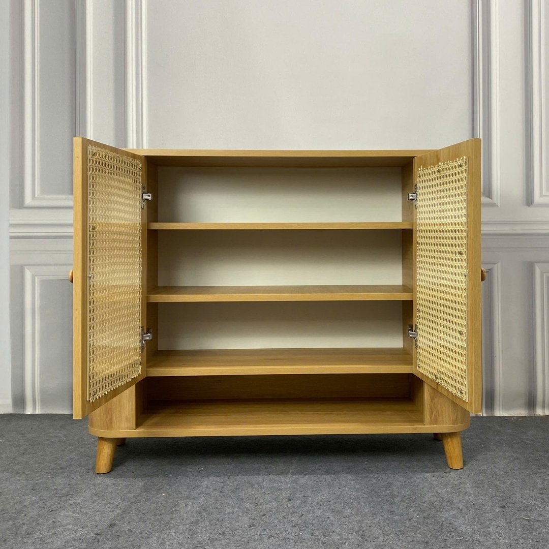 Tủ giày để sảnh ra vào gọn gàng, không chiếm nhiều diện tích.