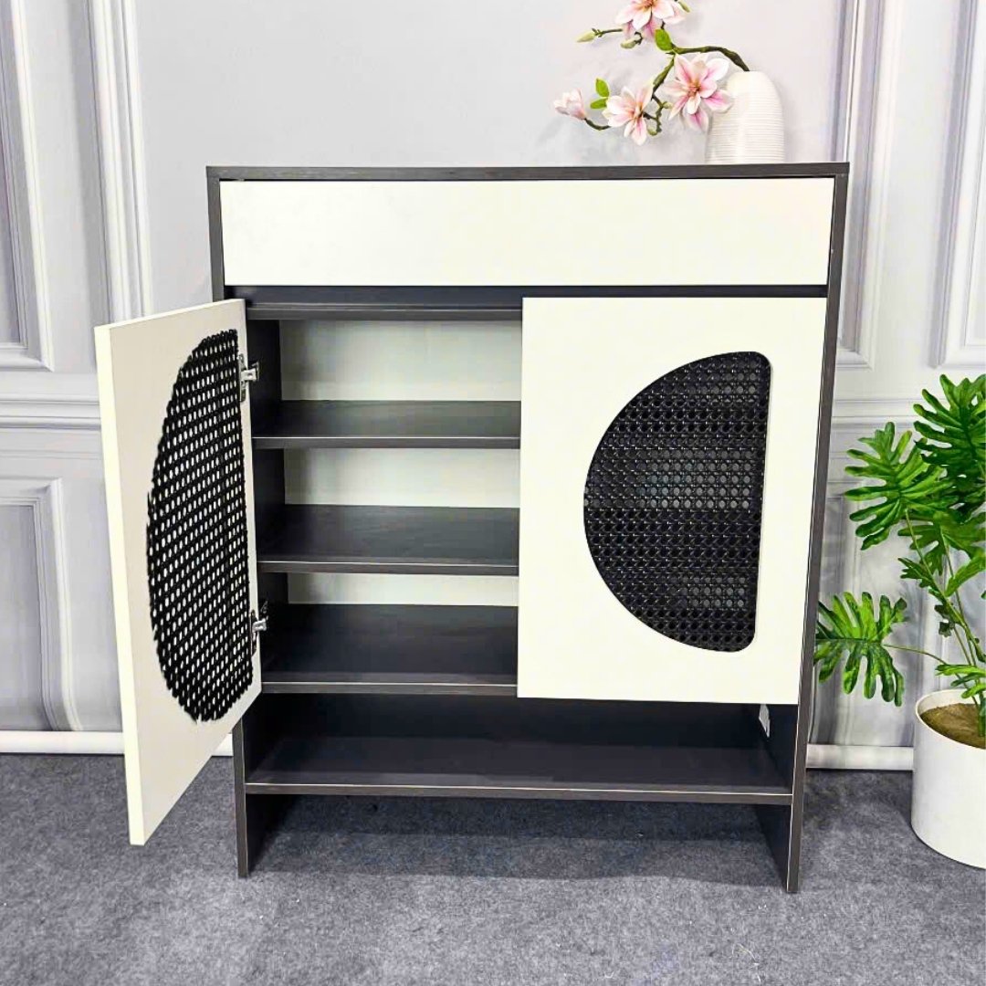 Tủ giày MDF phủ Melamine với cánh phối mây nhựa tự nhiên, thiết kế thông thoáng hiện đại, thương hiệu KN Home Decor.