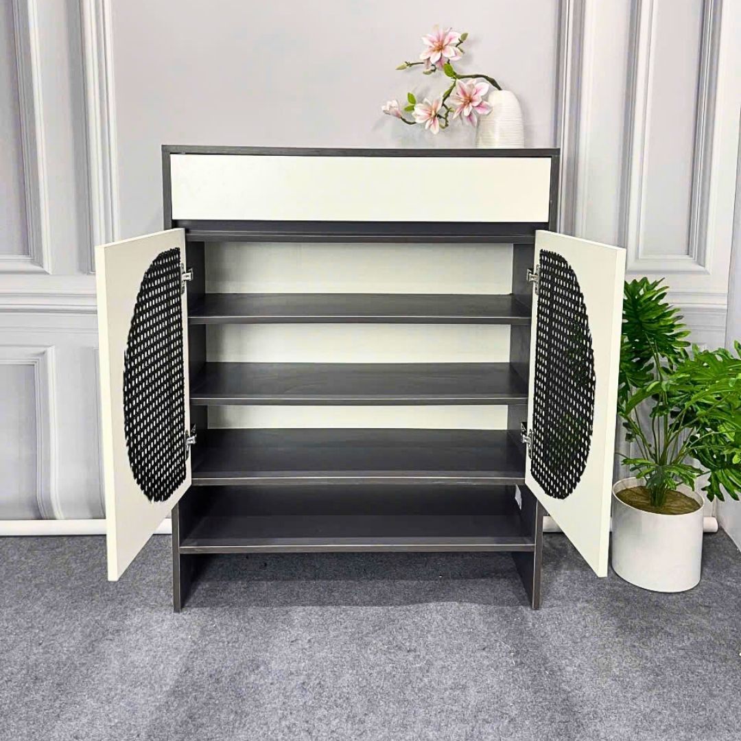 Tủ giày MDF phủ Melamine với cánh phối mây nhựa tự nhiên, thiết kế thông thoáng hiện đại, thương hiệu KN Home Decor.