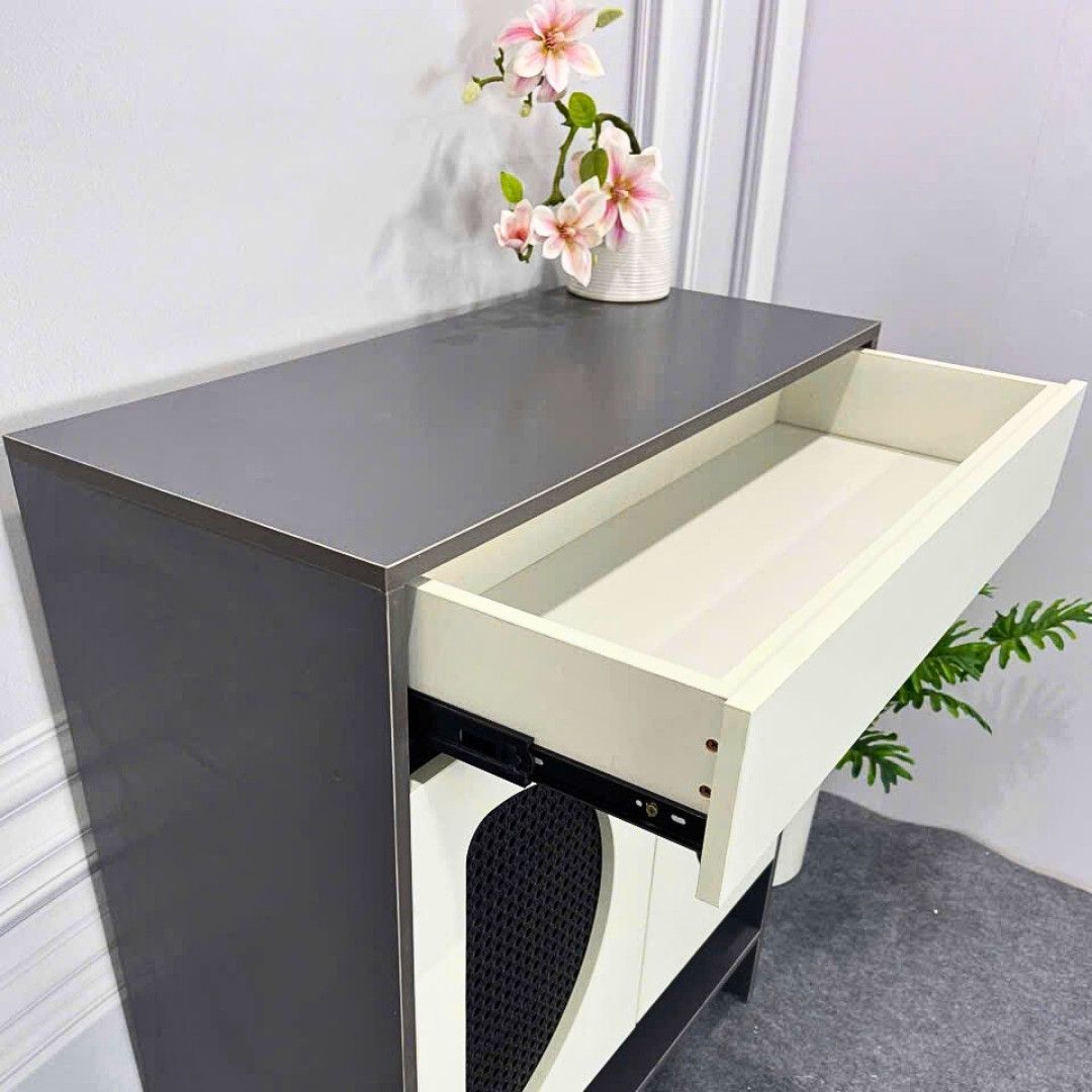 Tủ giày MDF phủ Melamine với cánh phối mây nhựa tự nhiên, thiết kế thông thoáng hiện đại, thương hiệu KN Home Decor.