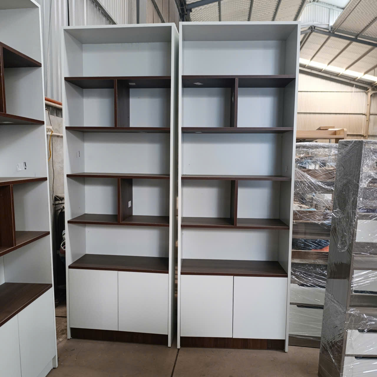 ke-sach-co-tu-canh-duoi