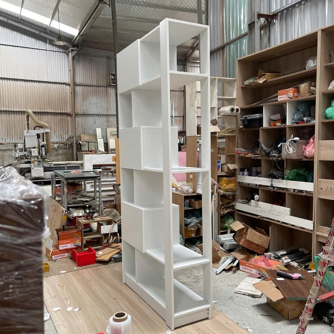 Tủ kệ sách gỗ công nghiệp có cánh mở giảm chấn