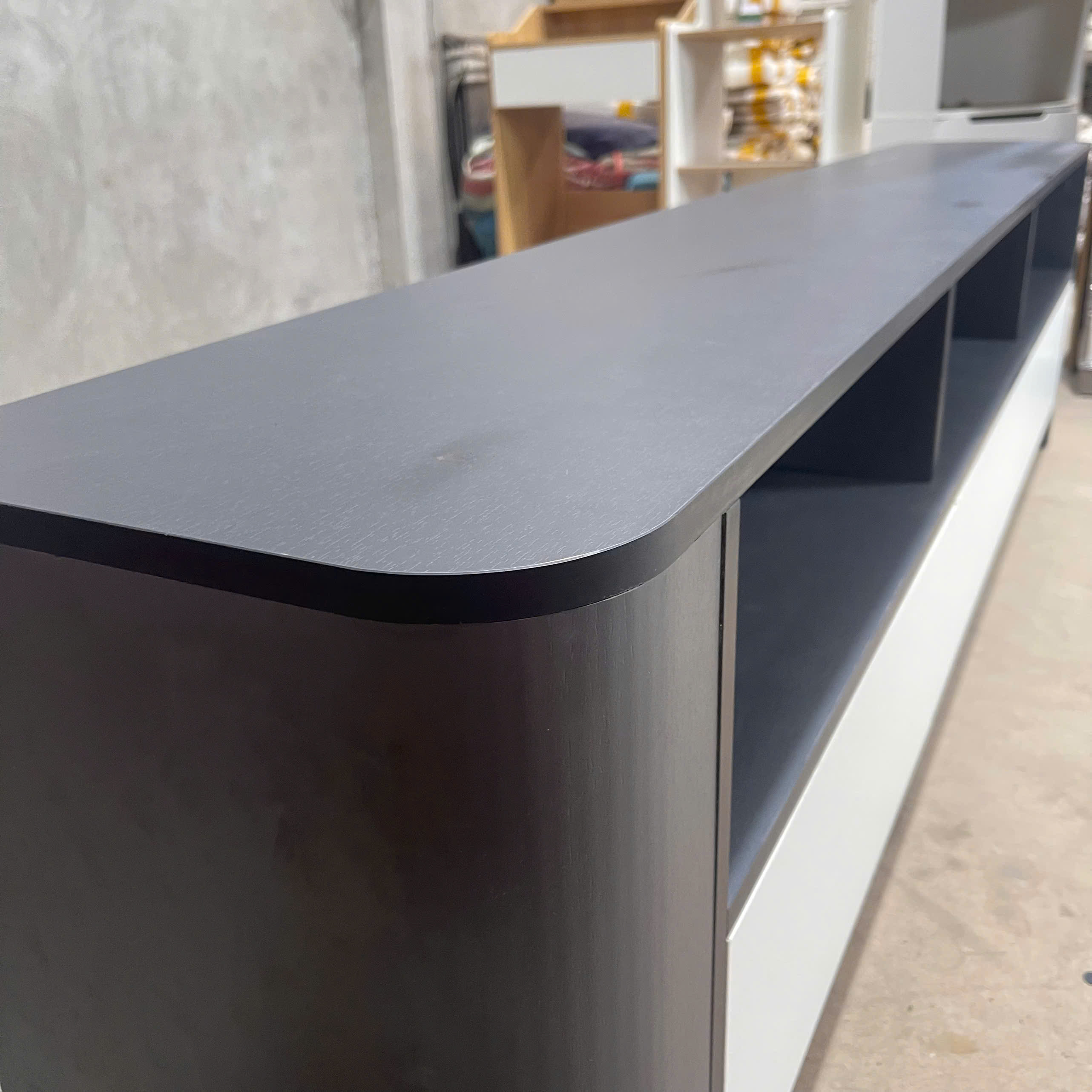 Tủ Kệ Tivi MDF Melamine 220x35x55cm Phong Cách Hiện Đại Bo Góc Mềm KN Home Decor KN-TV2203555