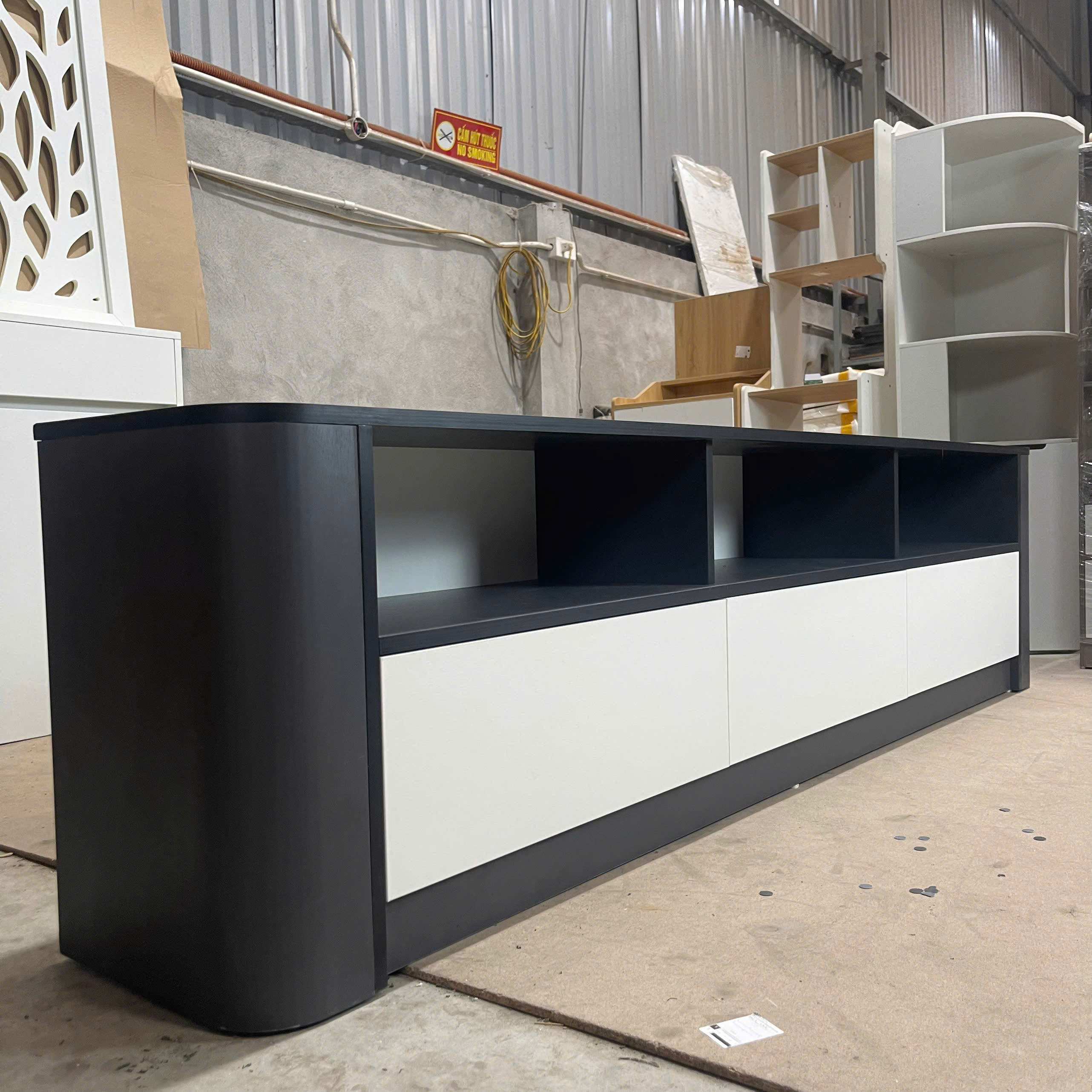 Tủ Kệ Tivi MDF Melamine 220x35x55cm Phong Cách Hiện Đại Bo Góc Mềm KN Home Decor KN-TV2203555