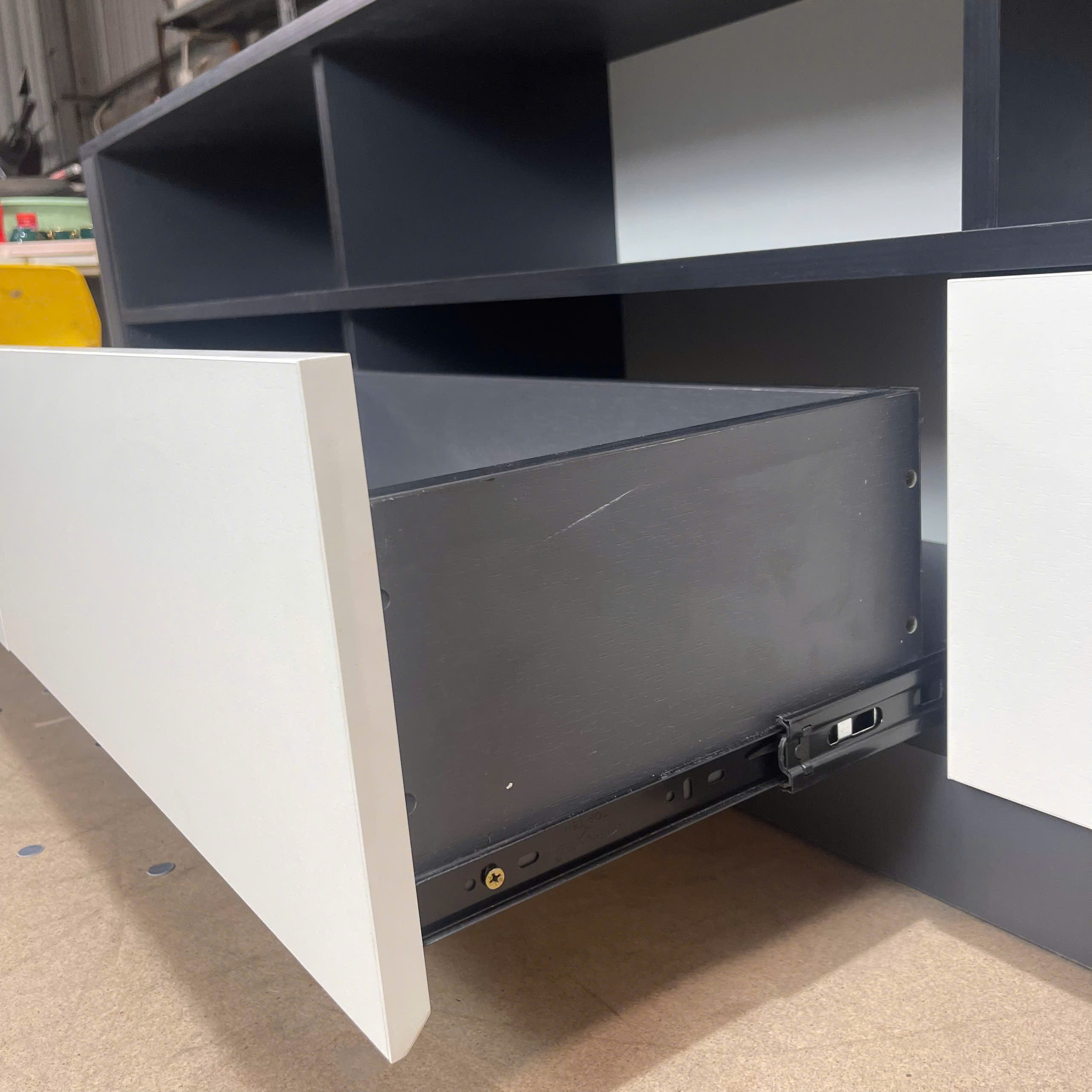 Tủ Kệ Tivi MDF Melamine 220x35x55cm Phong Cách Hiện Đại Bo Góc Mềm KN Home Decor KN-TV2203555