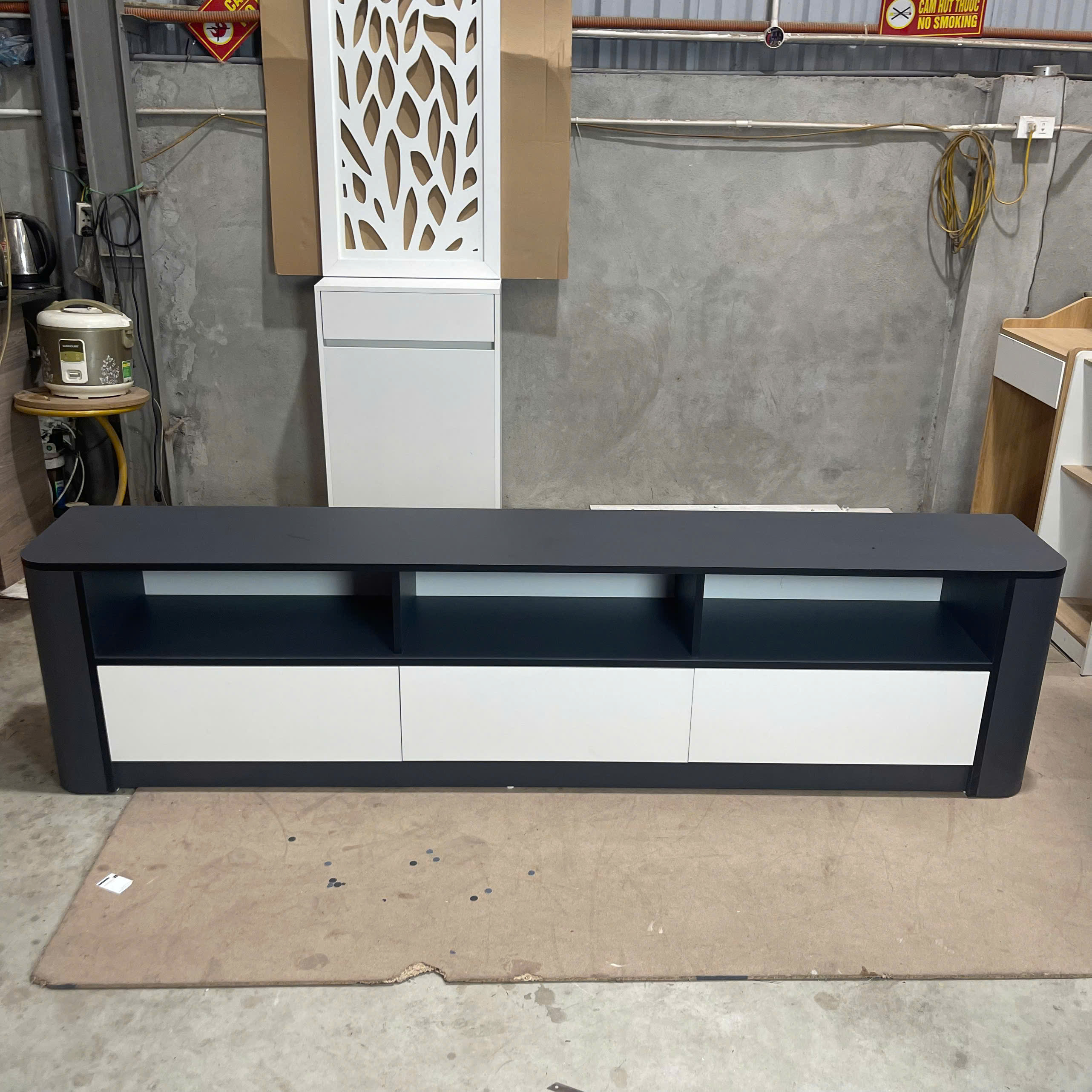 Tủ Kệ Tivi MDF Melamine 220x35x55cm Phong Cách Hiện Đại Bo Góc Mềm KN Home Decor KN-TV2203555