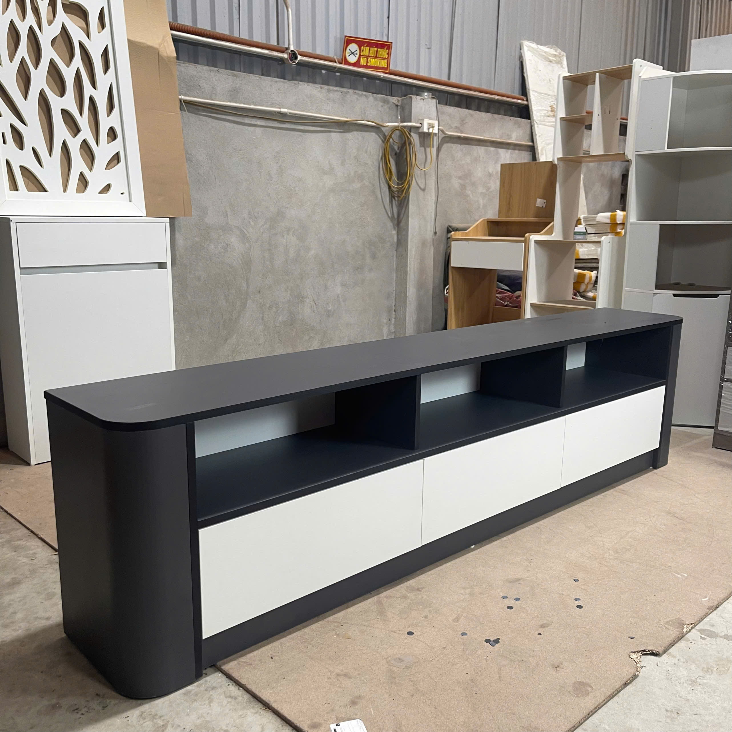 Tủ Kệ Tivi MDF Melamine 220x35x55cm Phong Cách Hiện Đại Bo Góc Mềm KN Home Decor KN-TV2203555