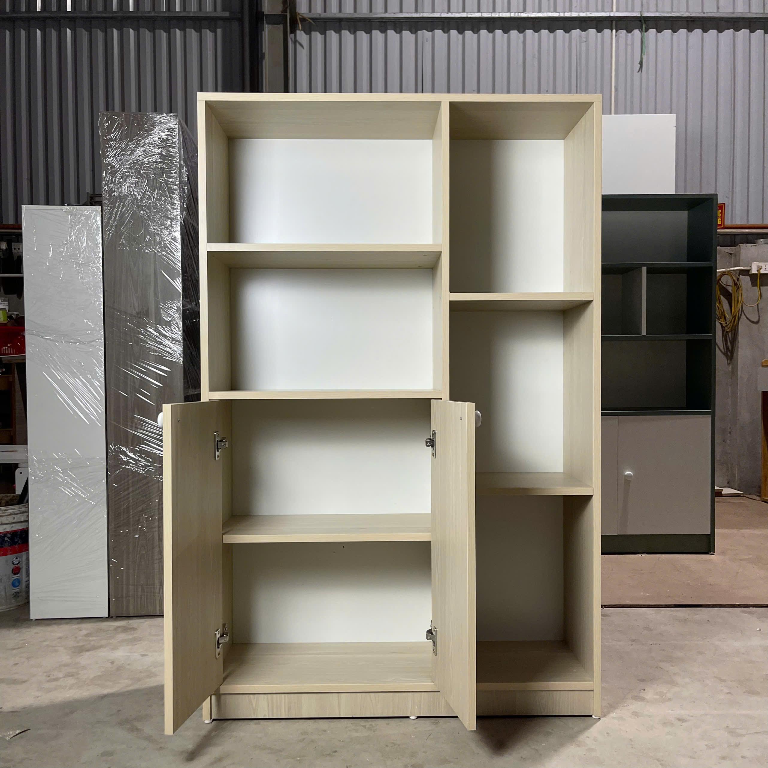 tu-trang-tri-phong-khach-hien-dai