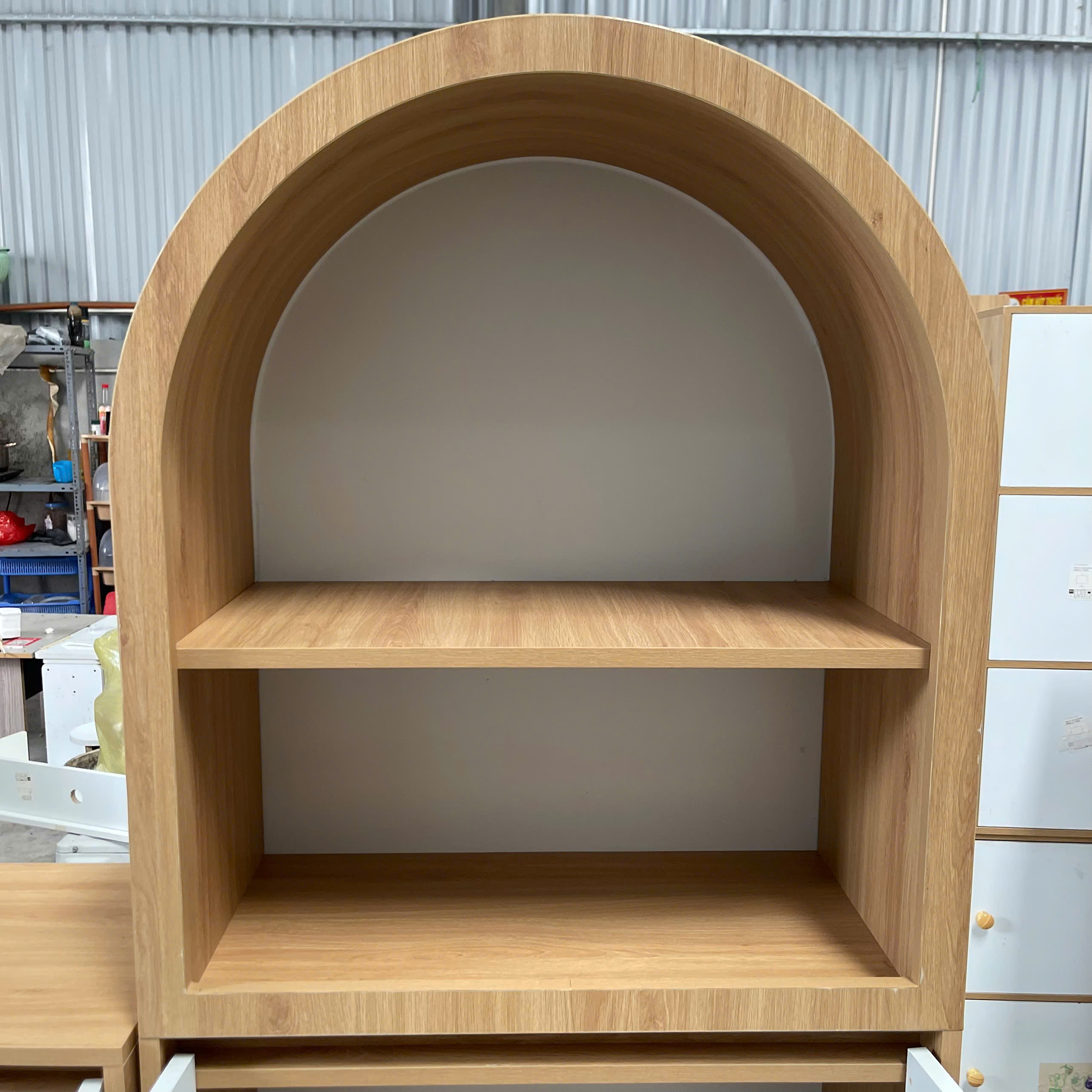 Tủ lưu trữ có chân gỗ tự nhiên sơn PU