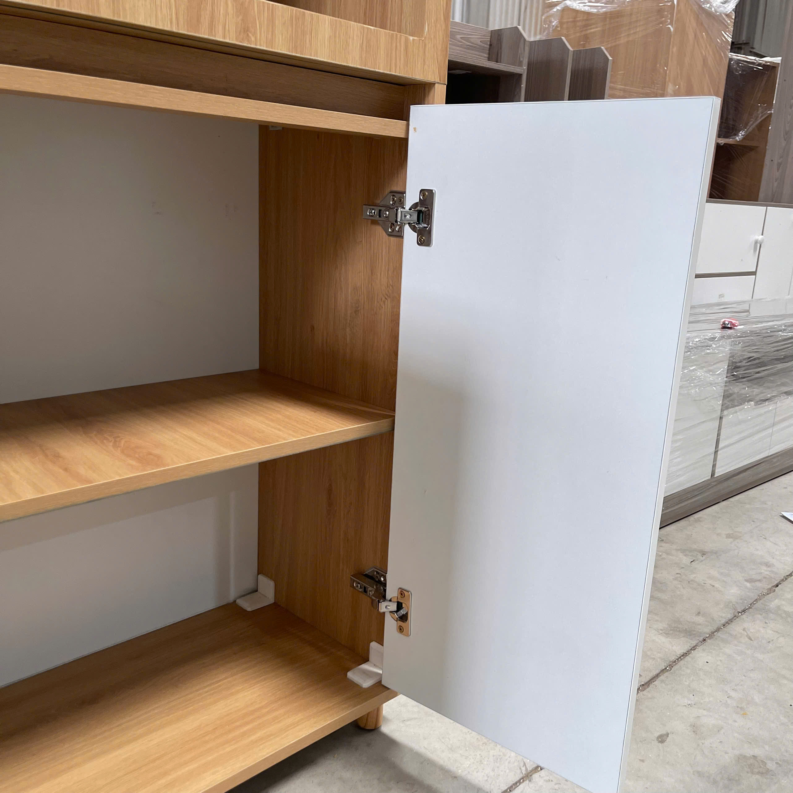 Tủ gỗ công nghiệp phong cách hiện đại