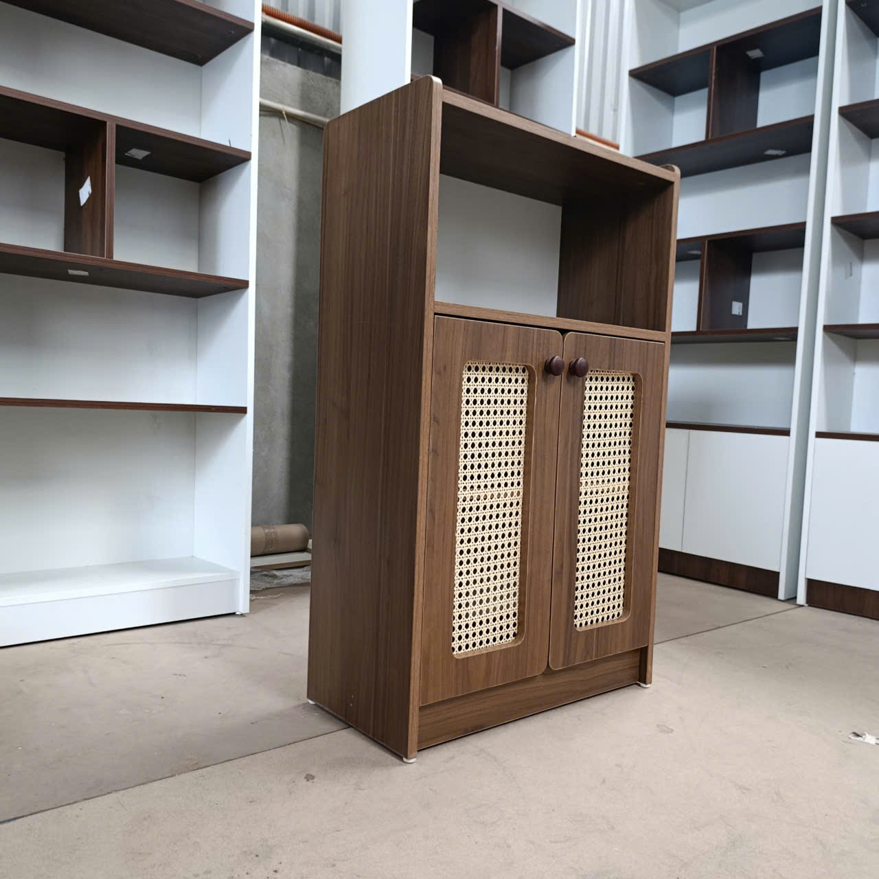 tu go cong nghiep canh may thoang khi