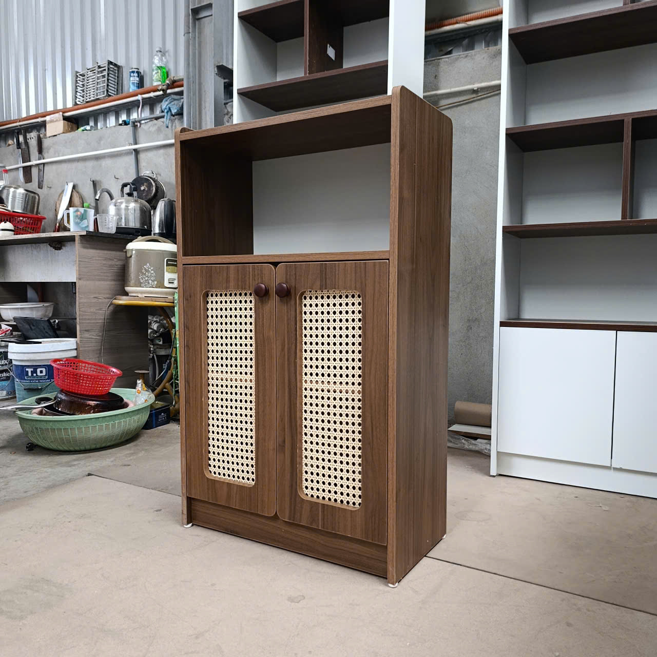 tu de giay dep ket hop trang tri