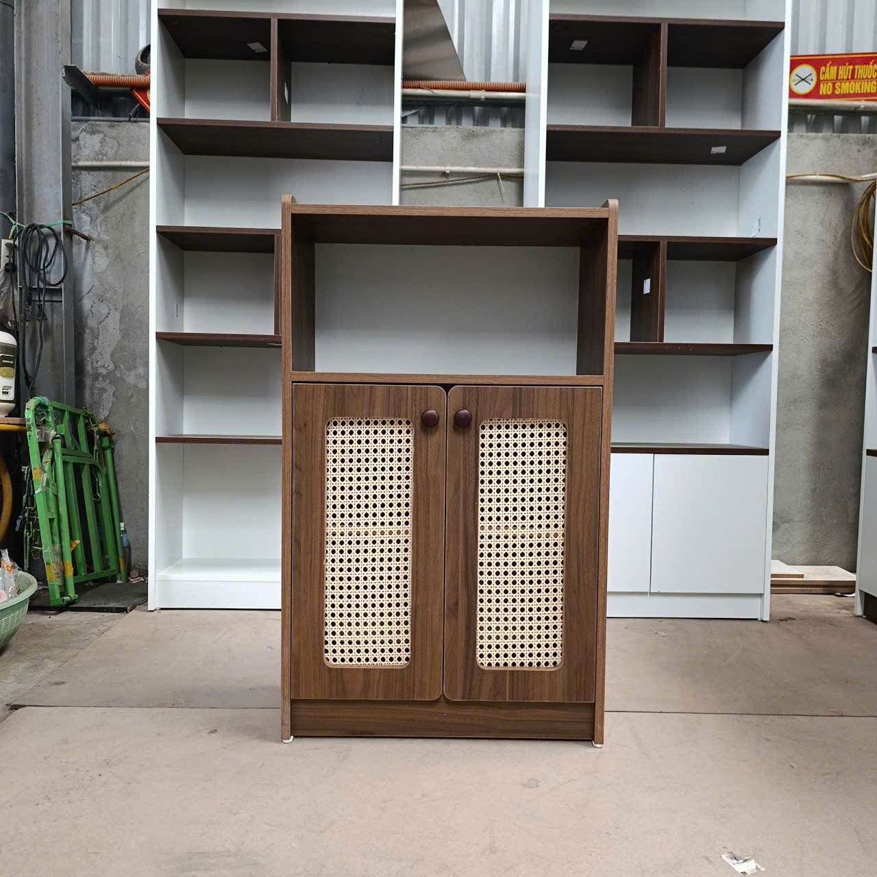 tu luu tru hanh lang phong khach dep