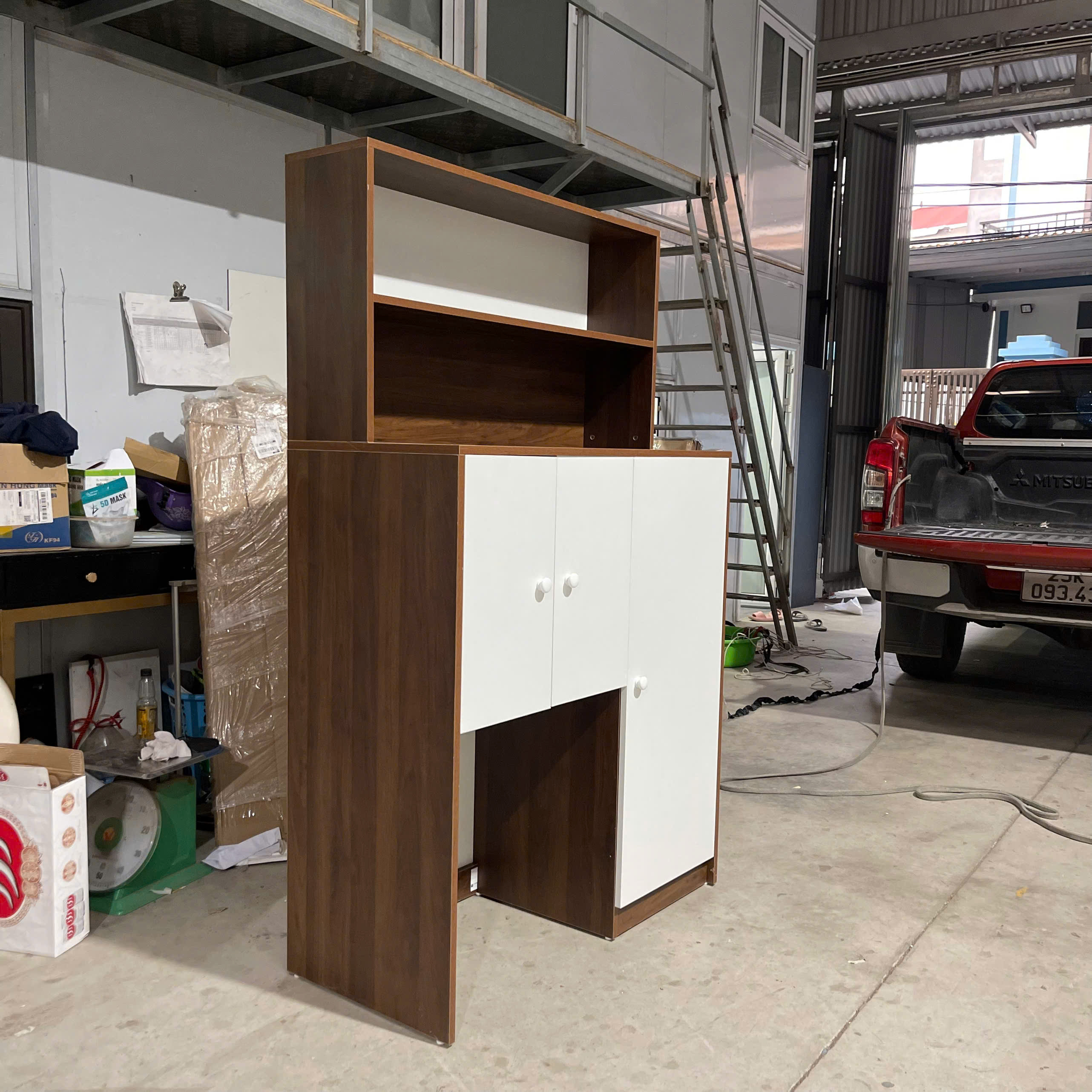 tủ mẹ và bé có khoang tủ lạnh mini