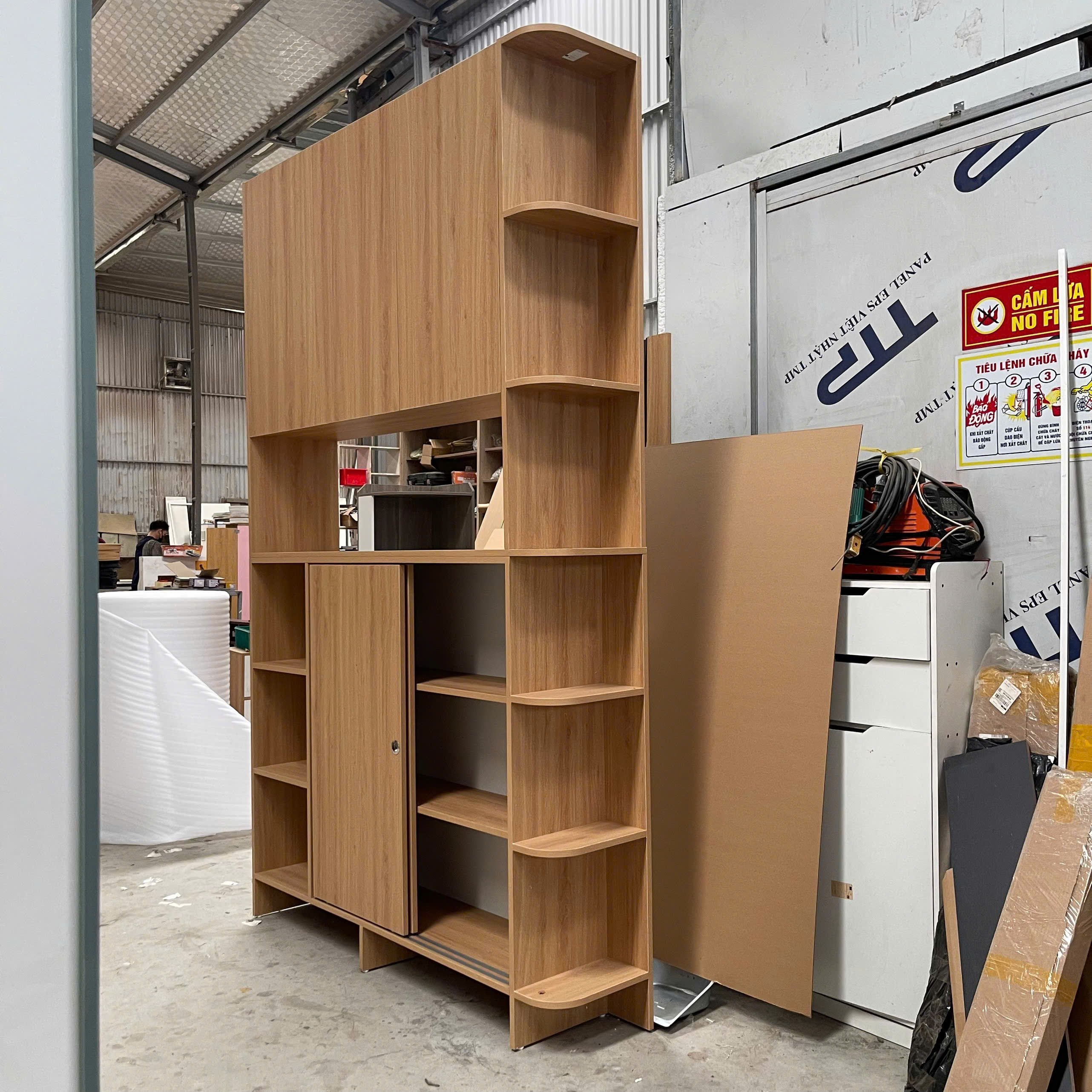 tủ pantry để nồi cơm điện