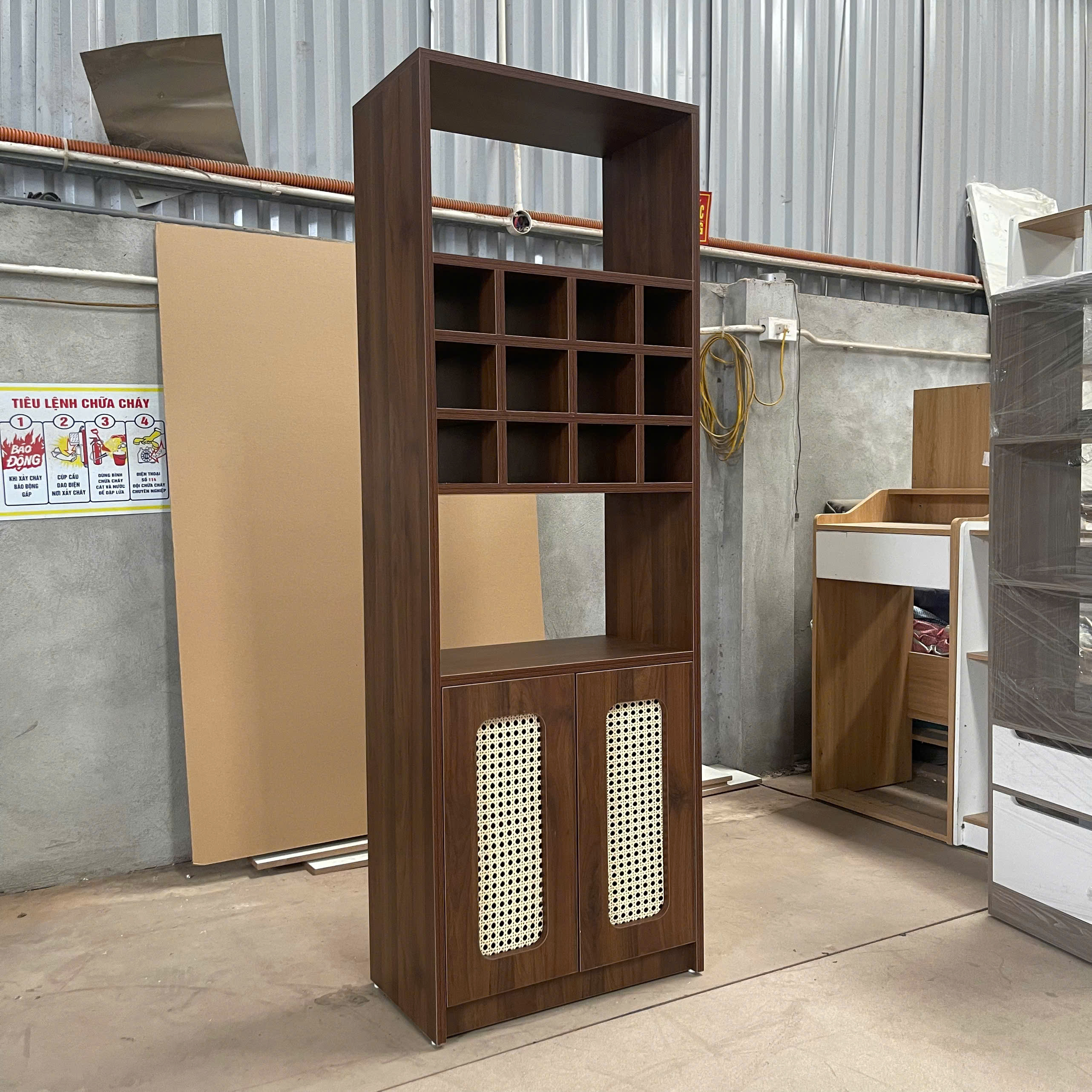 tu ruou go cong nghiep hien dai kn home decor