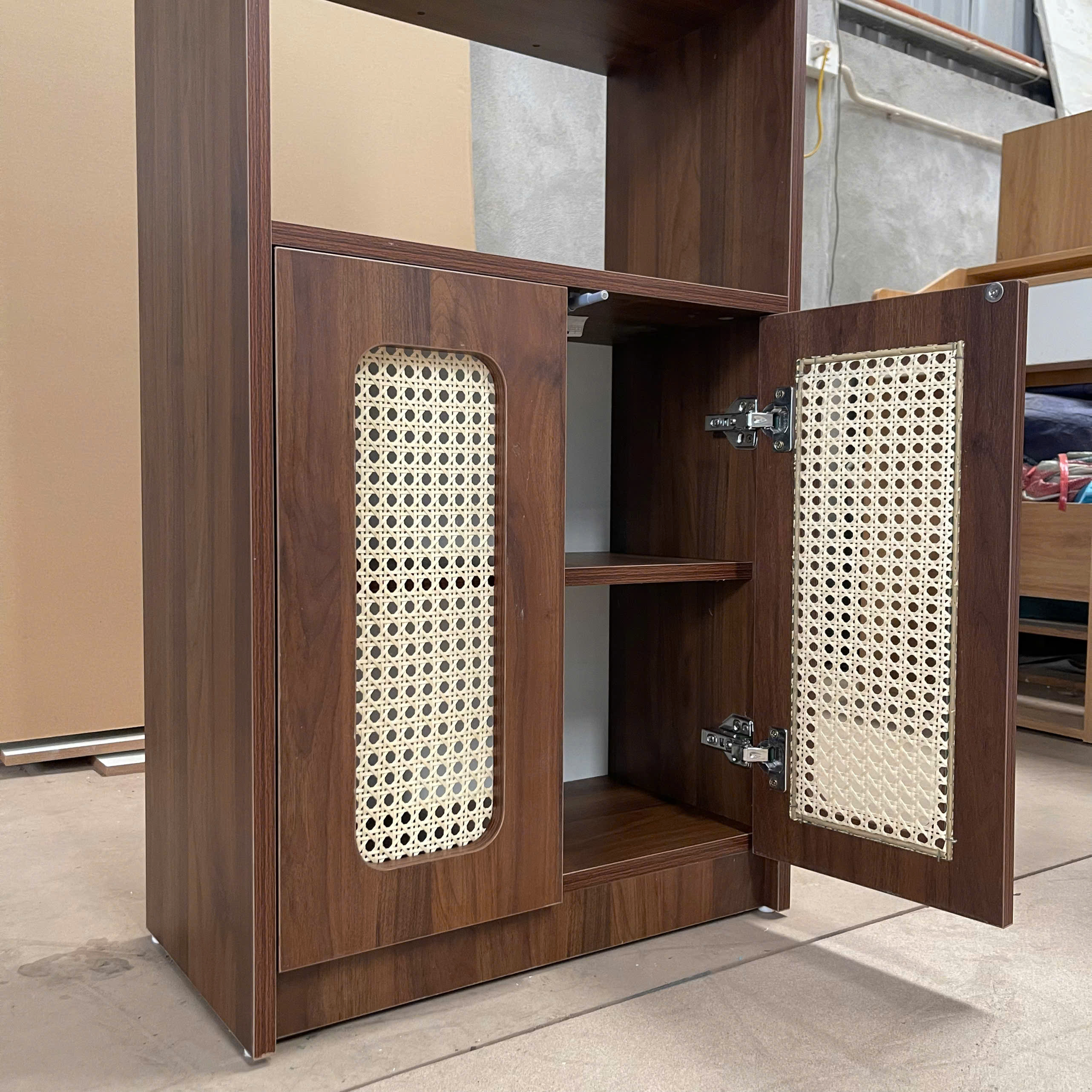 tu ruou canh may thoang khi chong am