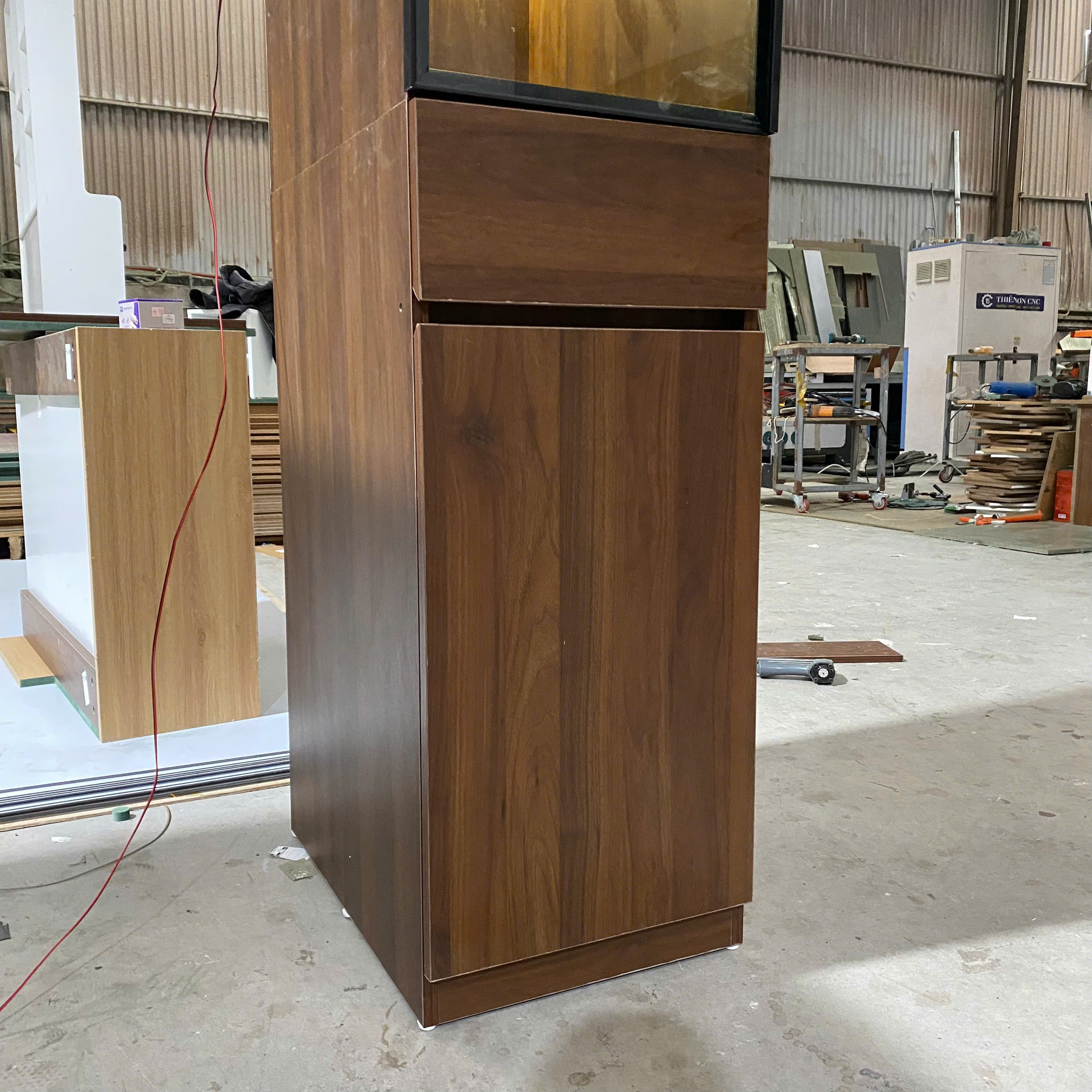 Khung nhôm mạ anode chống oxy hóa bền đẹp theo thời gian.