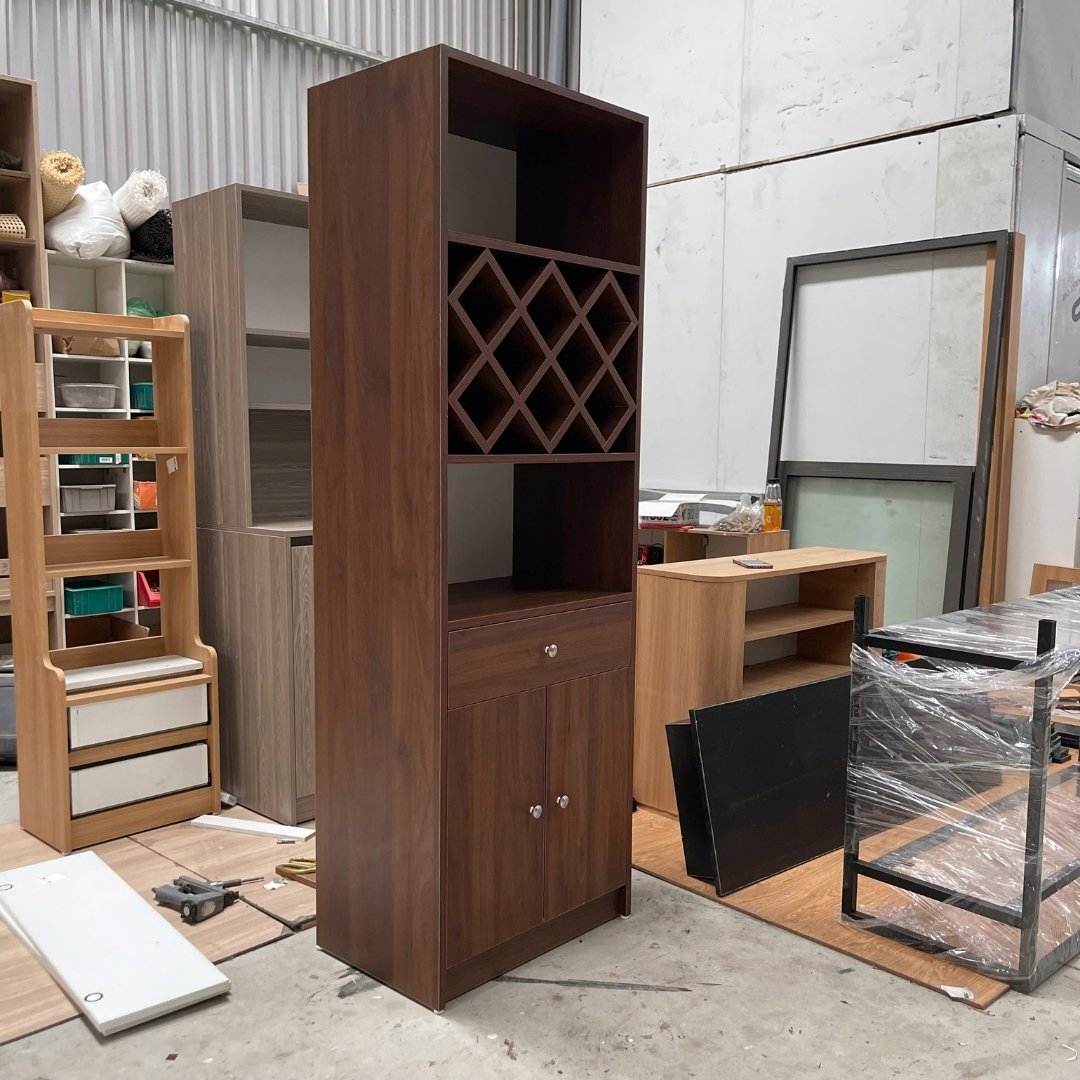 Tủ rượu đứng nhỏ gọn cho phòng khách