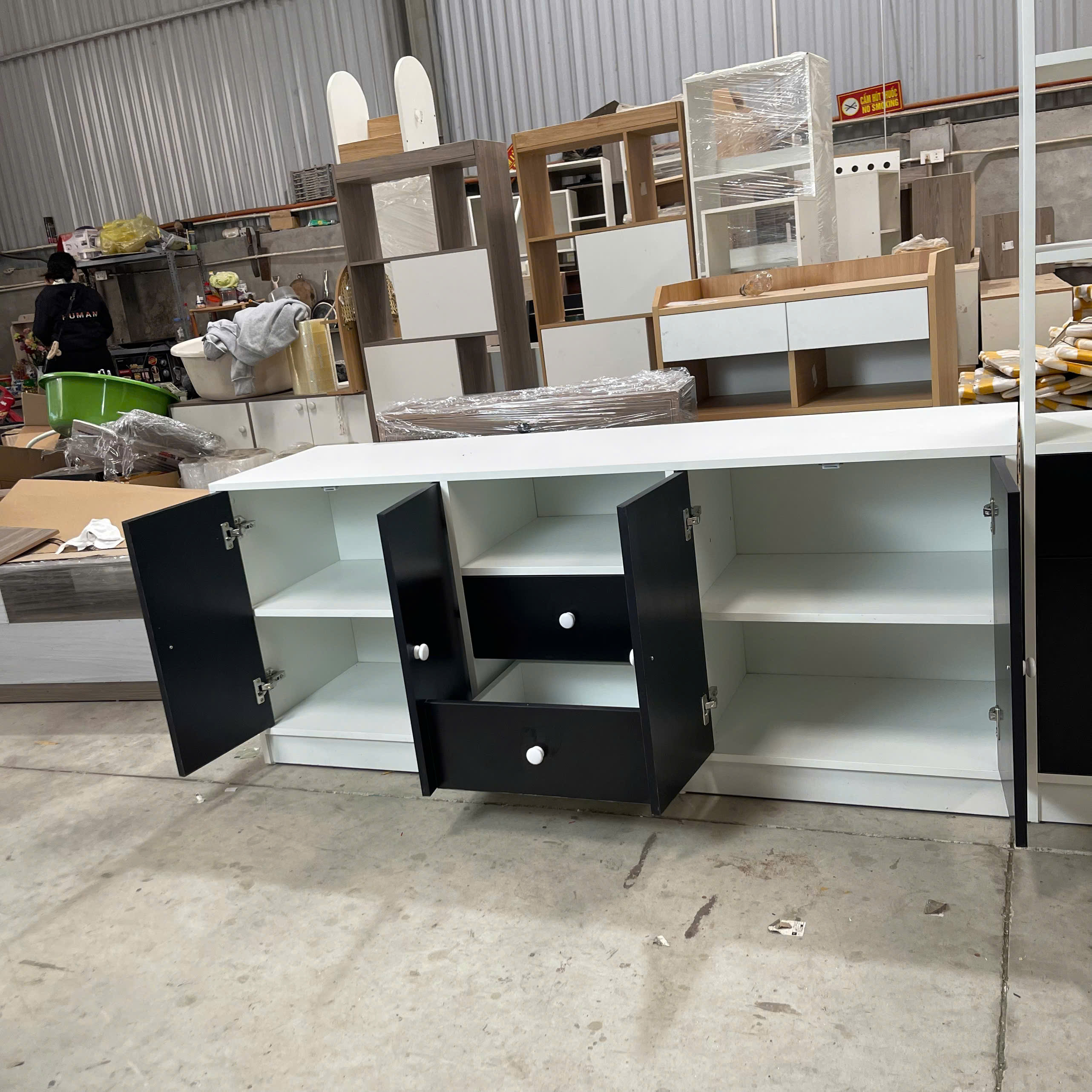 Tủ tivi 1m7 phù hợp chung cư