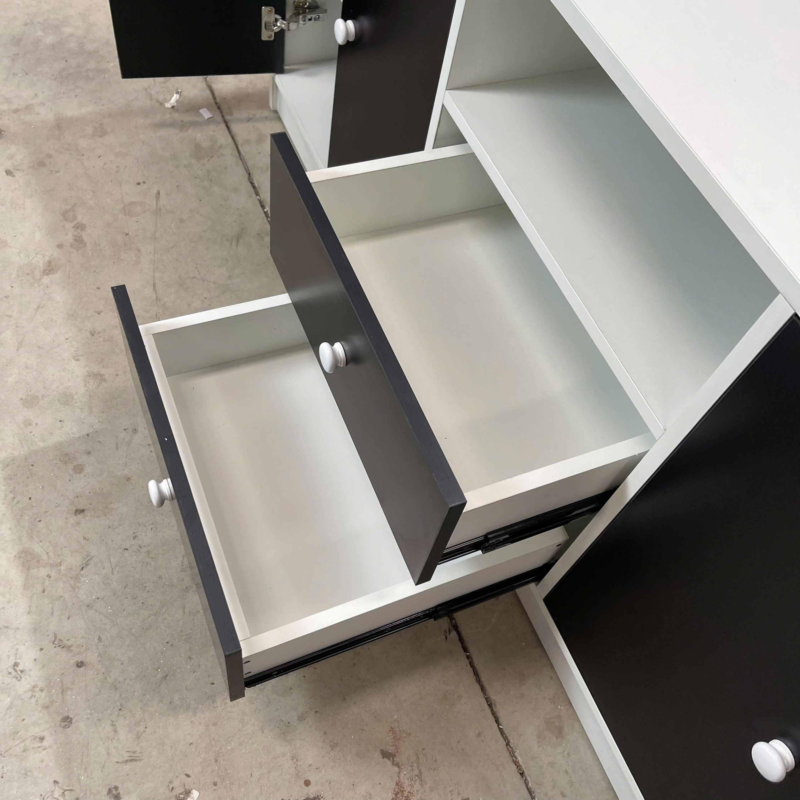 Tủ tivi MDF chống trầy xước dễ vệ sinh