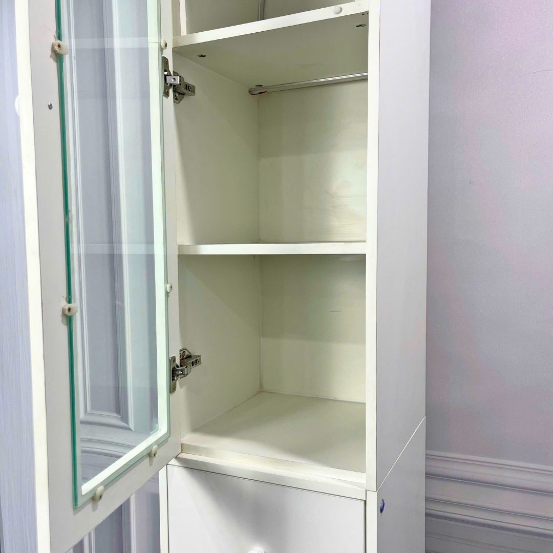 Tủ trang trí gỗ MDF phủ melamine phối kính cường lực 5mm, đèn led – thiết kế hiện đại, sang trọng